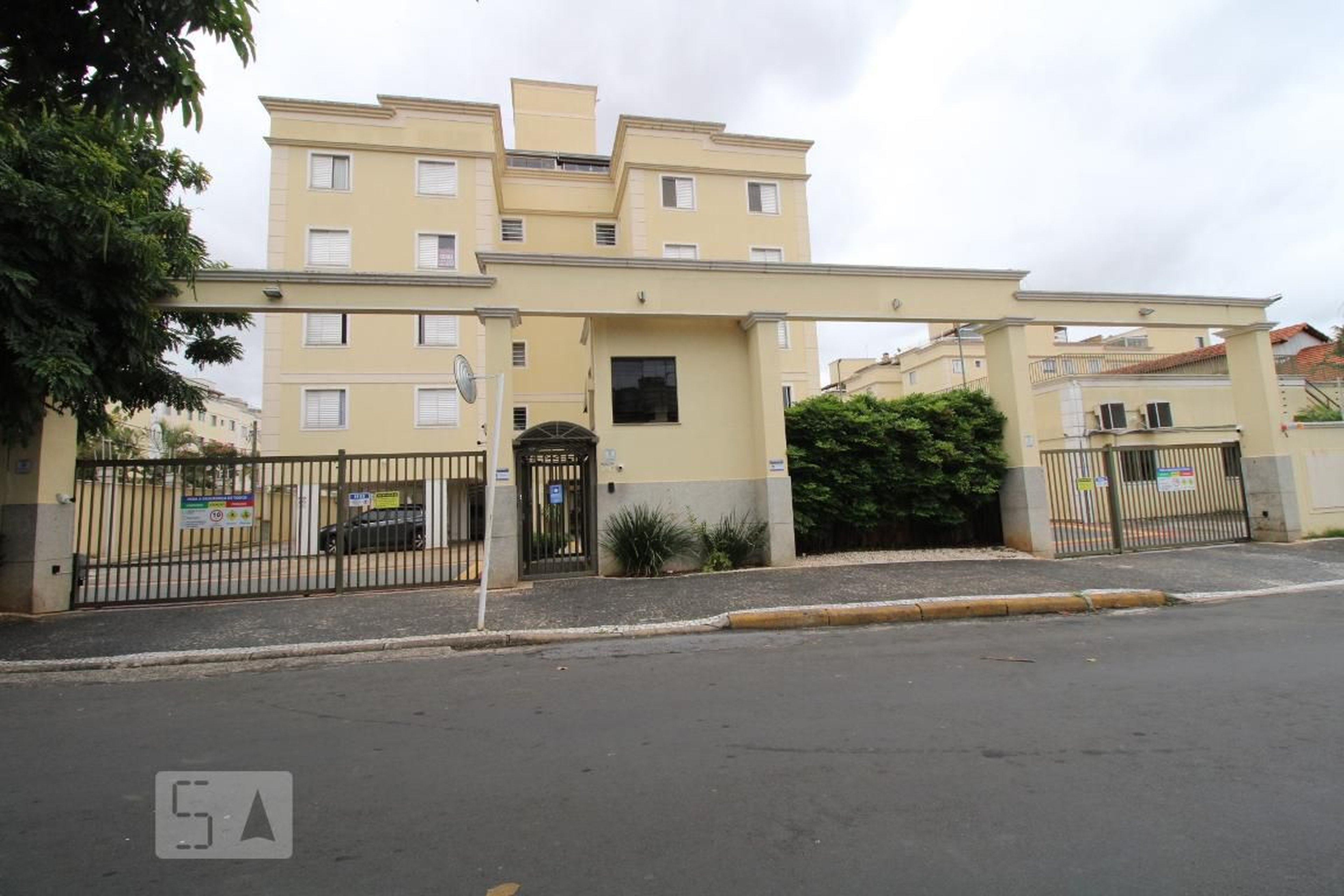 Fachada do Condomínio Condomínio Spazio Calabria