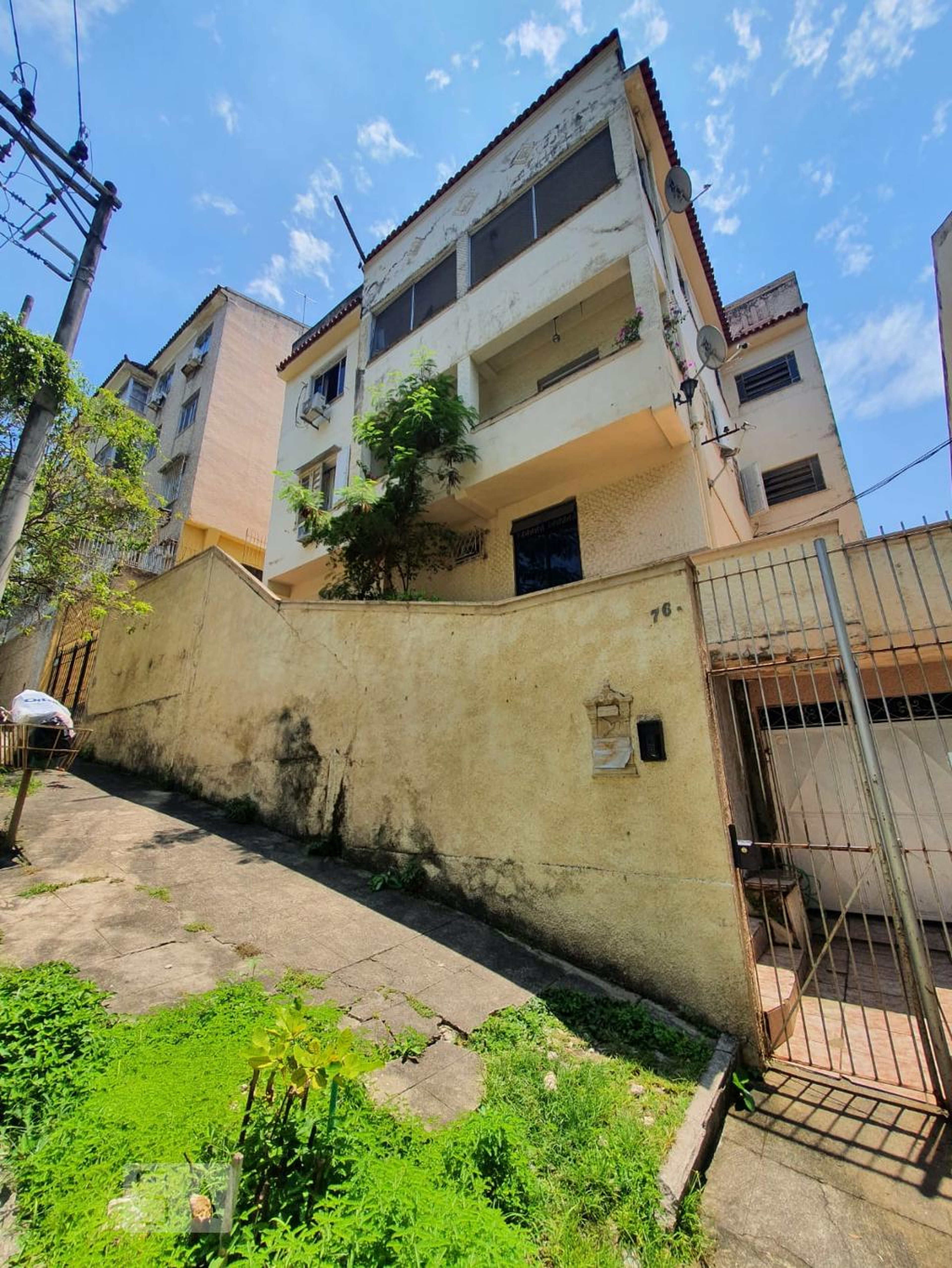 Fachada Condomínio em Rua Rêgo Lopes, 76