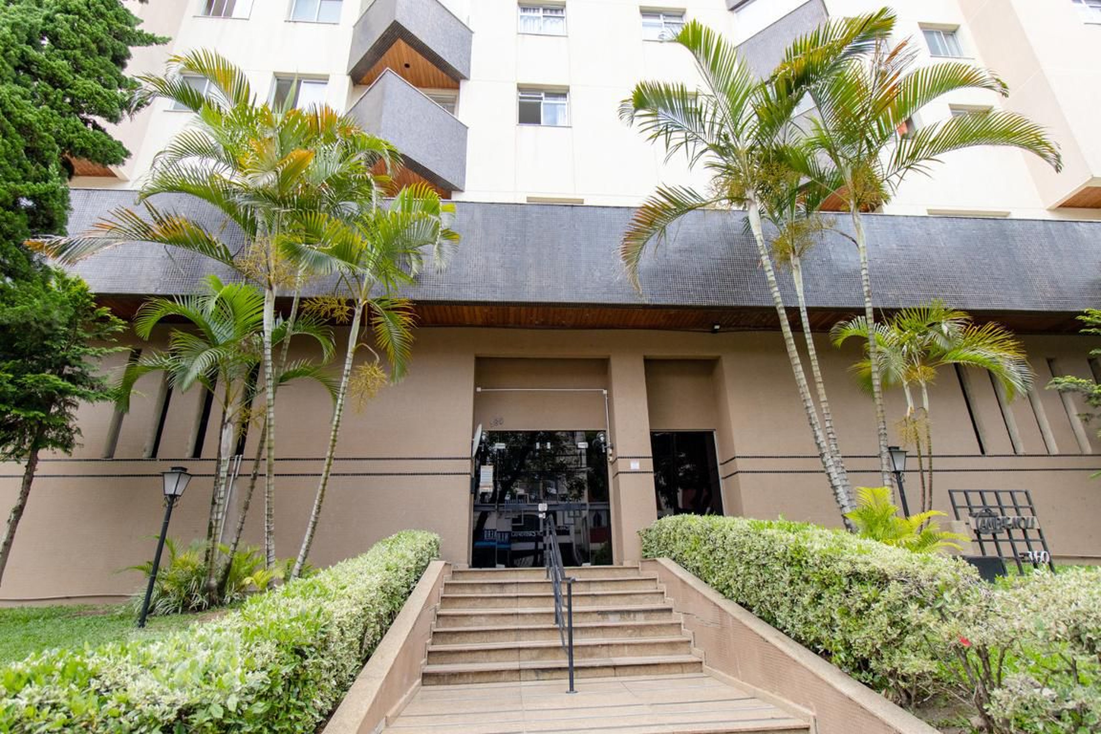 Fachada do Condomínio Condomínio em Rua Francisco Alves Guimarães, 160