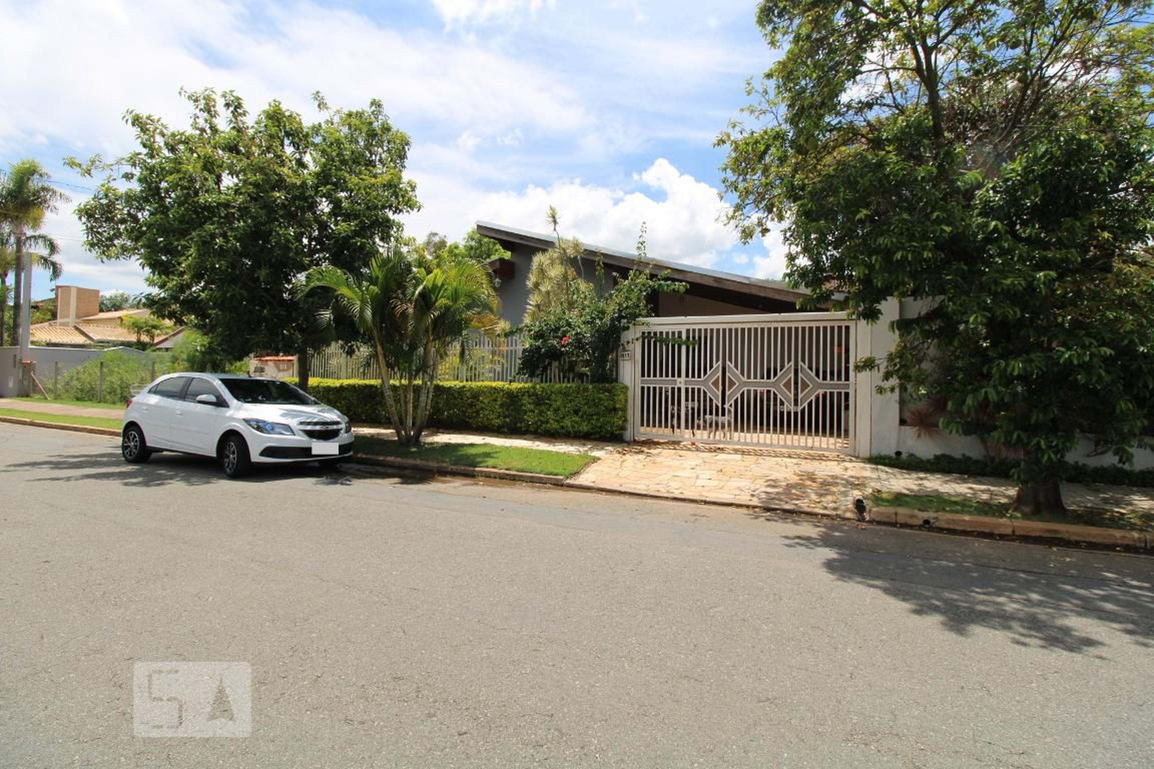 Fachada Condomínio em Rua Mayrink, 215