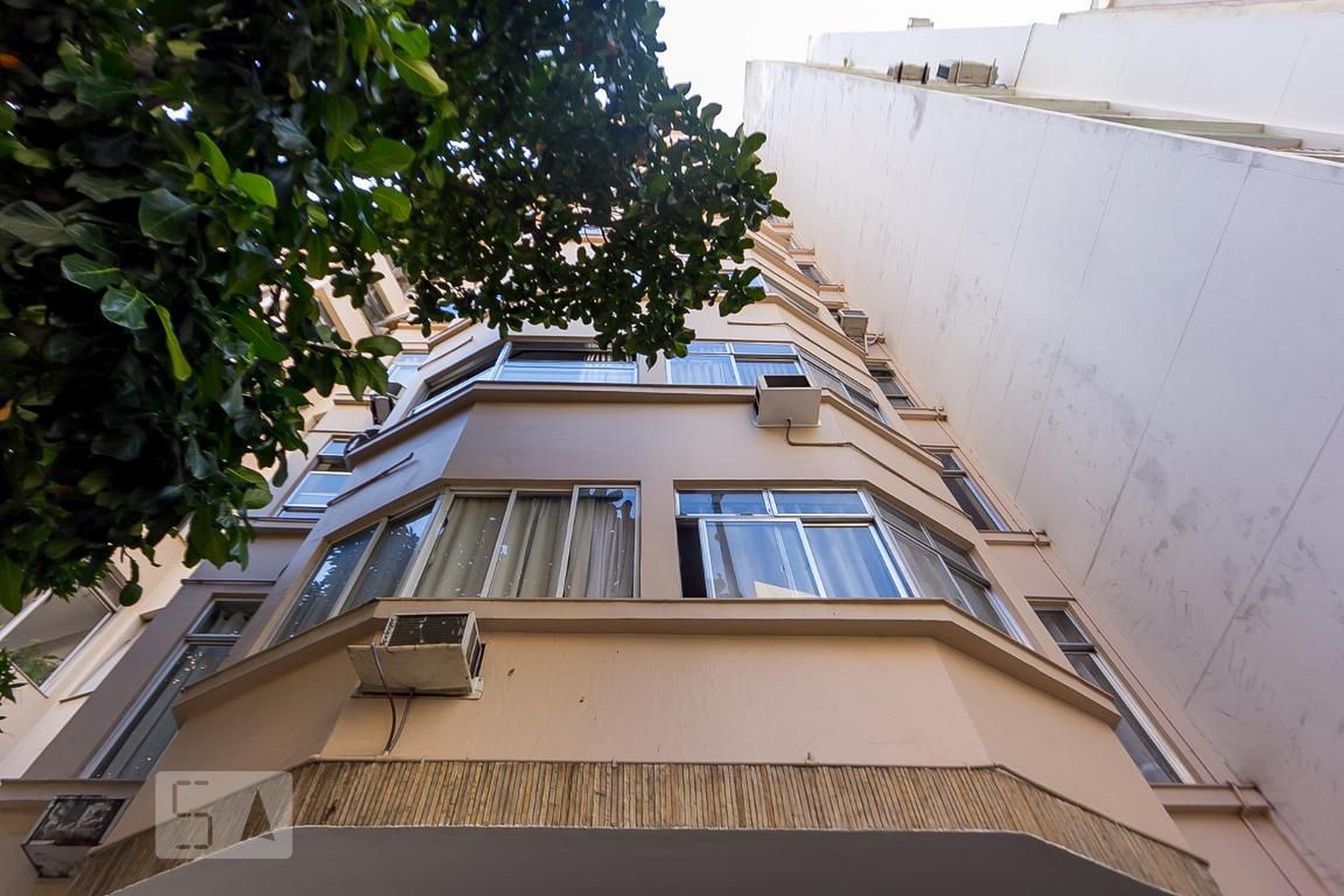 Fachada Condomínio em Rua Pompeu Loureiro, 21