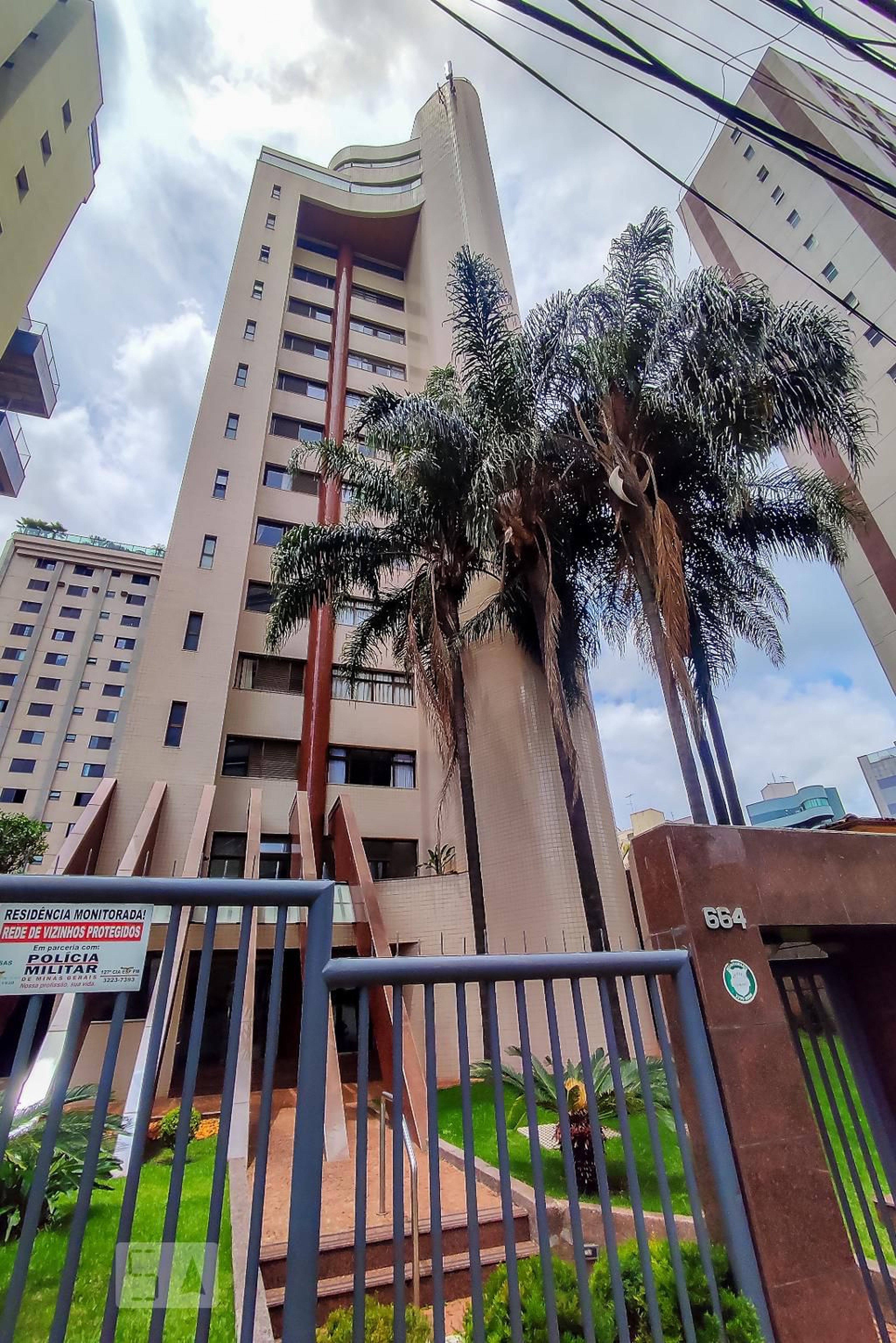 Fachada Condomínio em Rua Caraça, 664