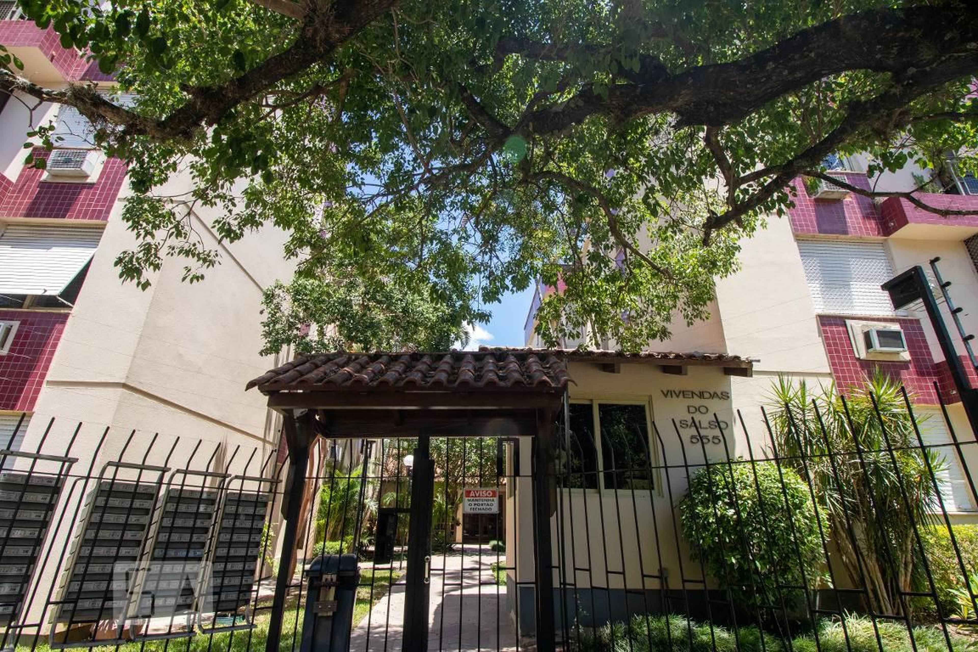 Fachada Condomínio em Rua Professor Abílio Azambuja, 55