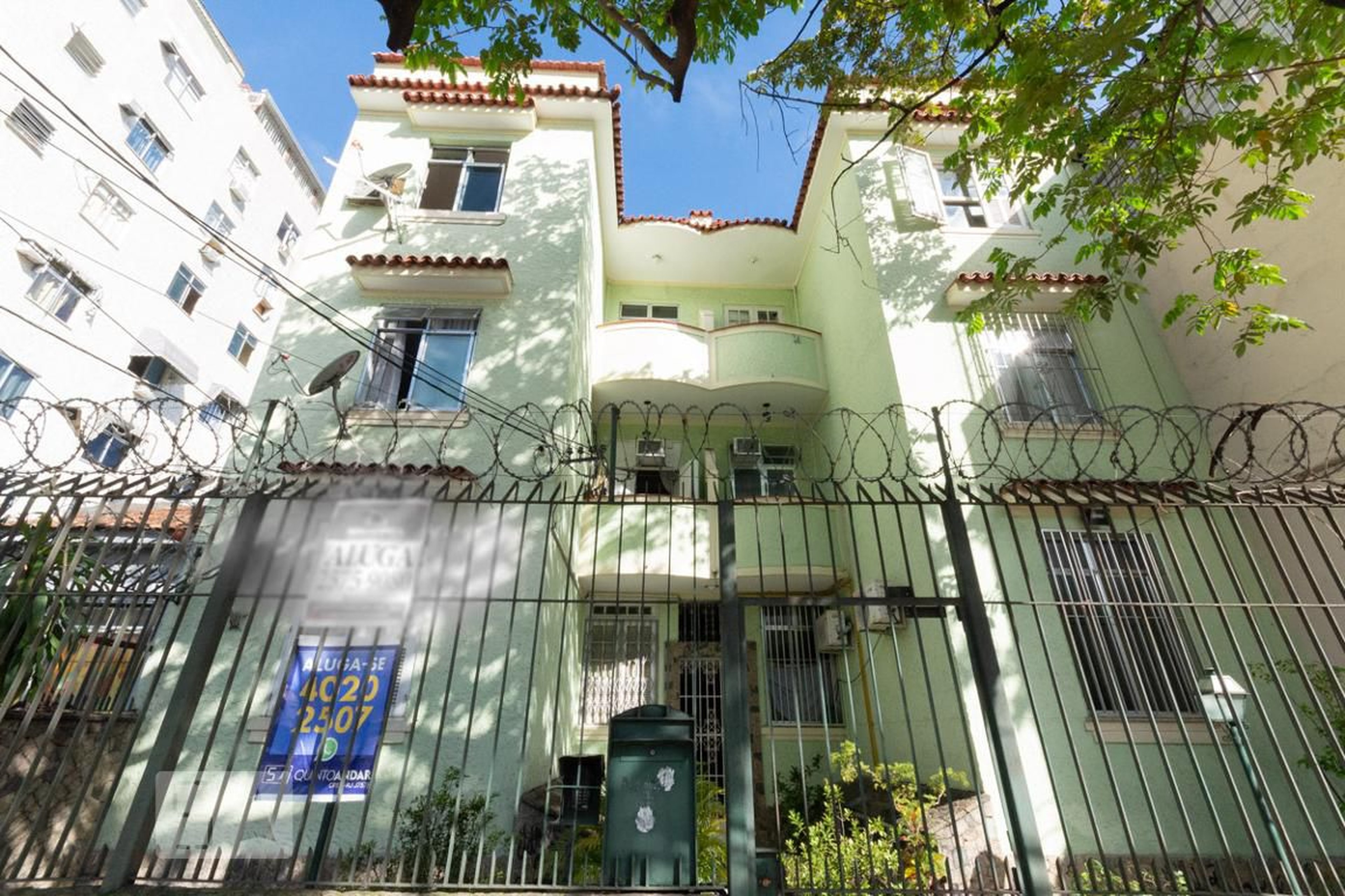 Fachada Condomínio em Rua Paula Brito, 101