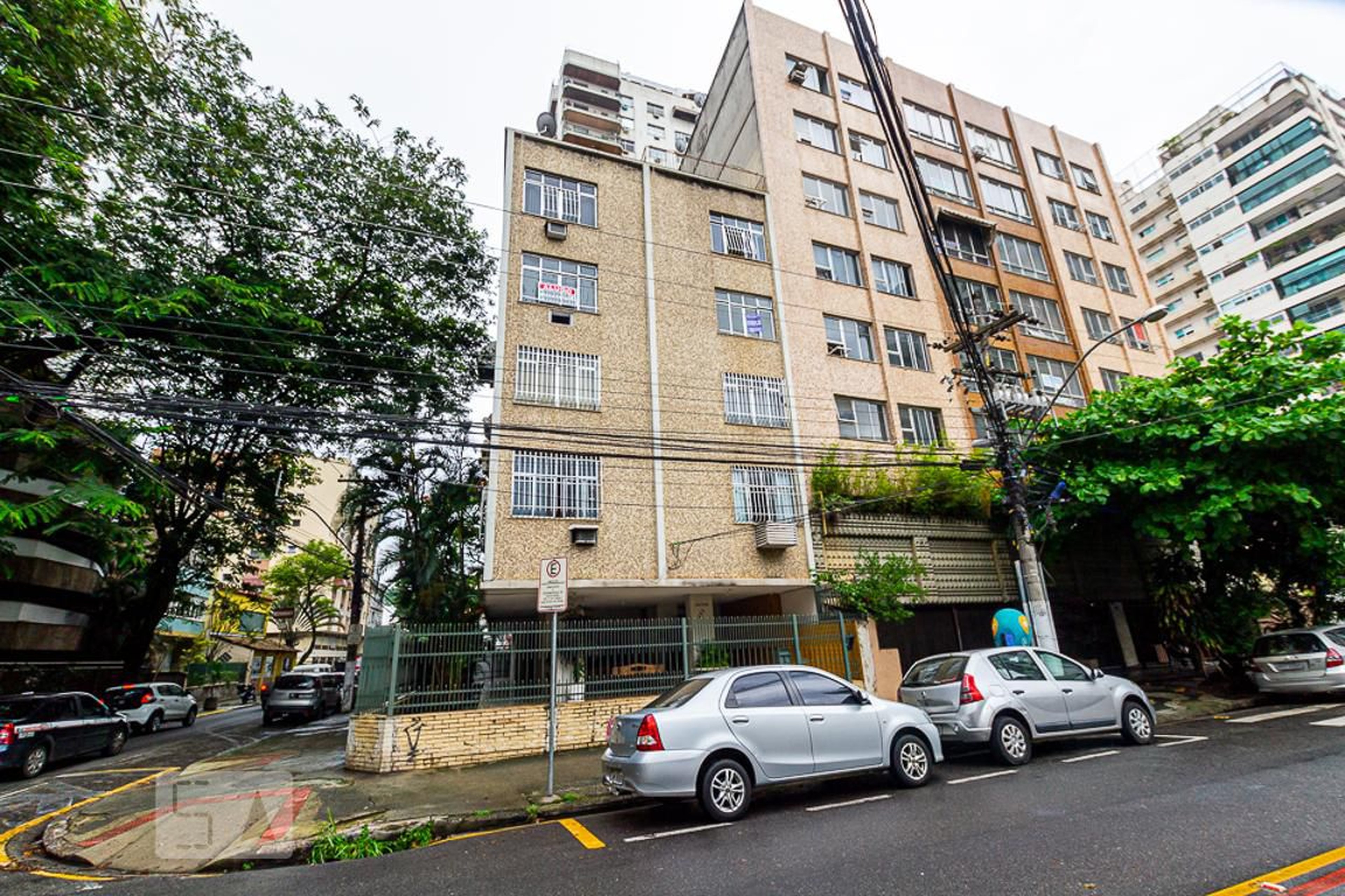 Fachada Condomínio em Rua Professor Miguel Couto, 403