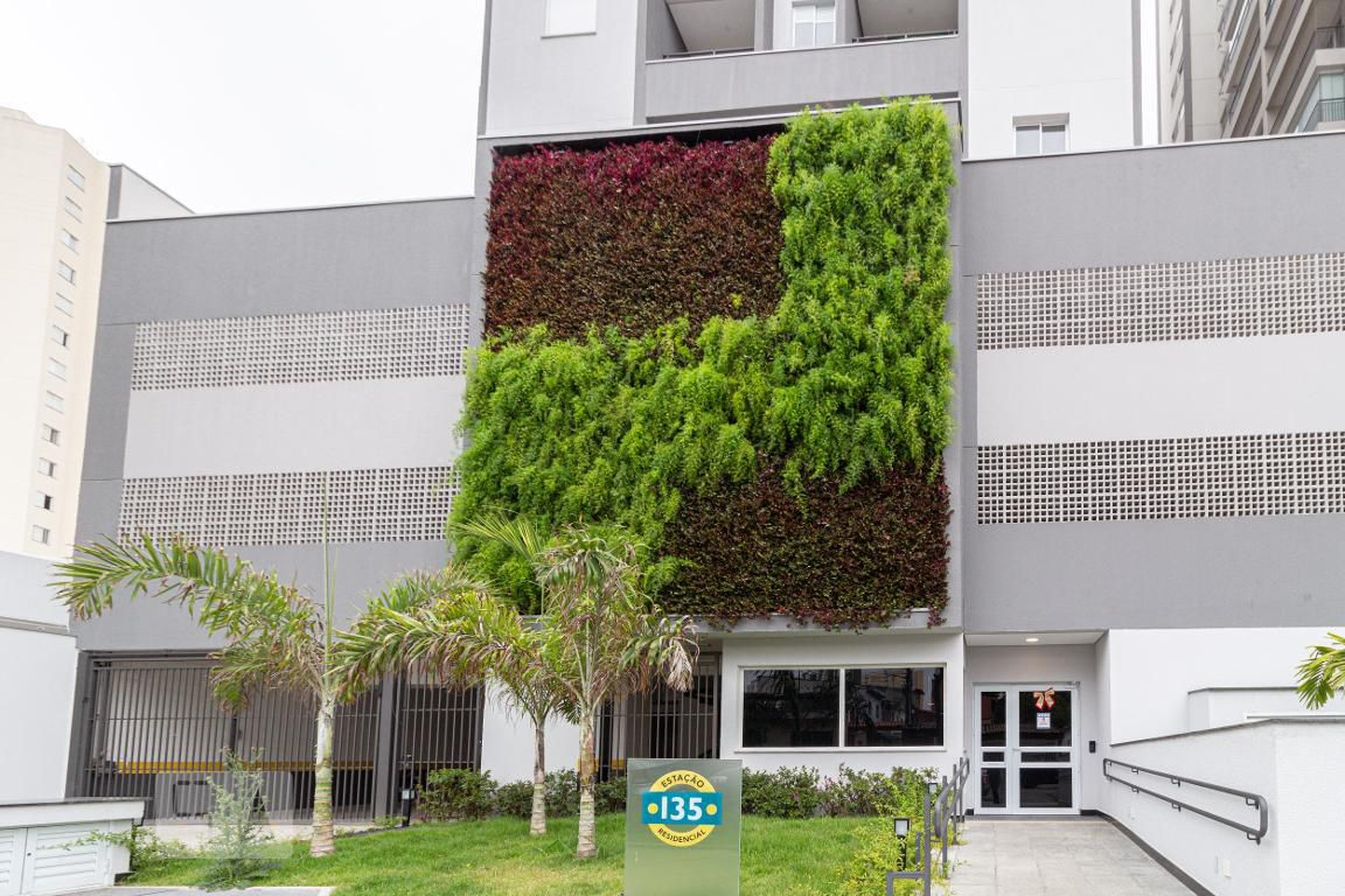 Fachada Condomínio em Avenida José Lopes Lázaro, 153