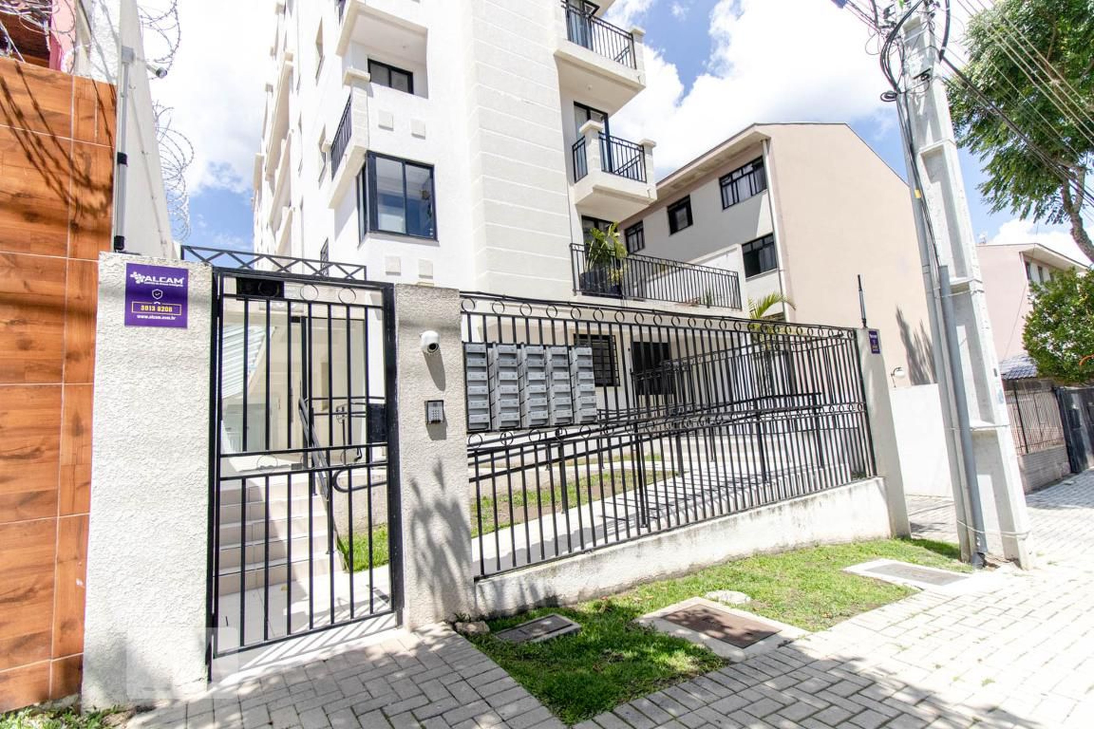 Fachada do Condomínio Condomínio em Rua Desembargador Antônio Leopoldo dos Santos, 106