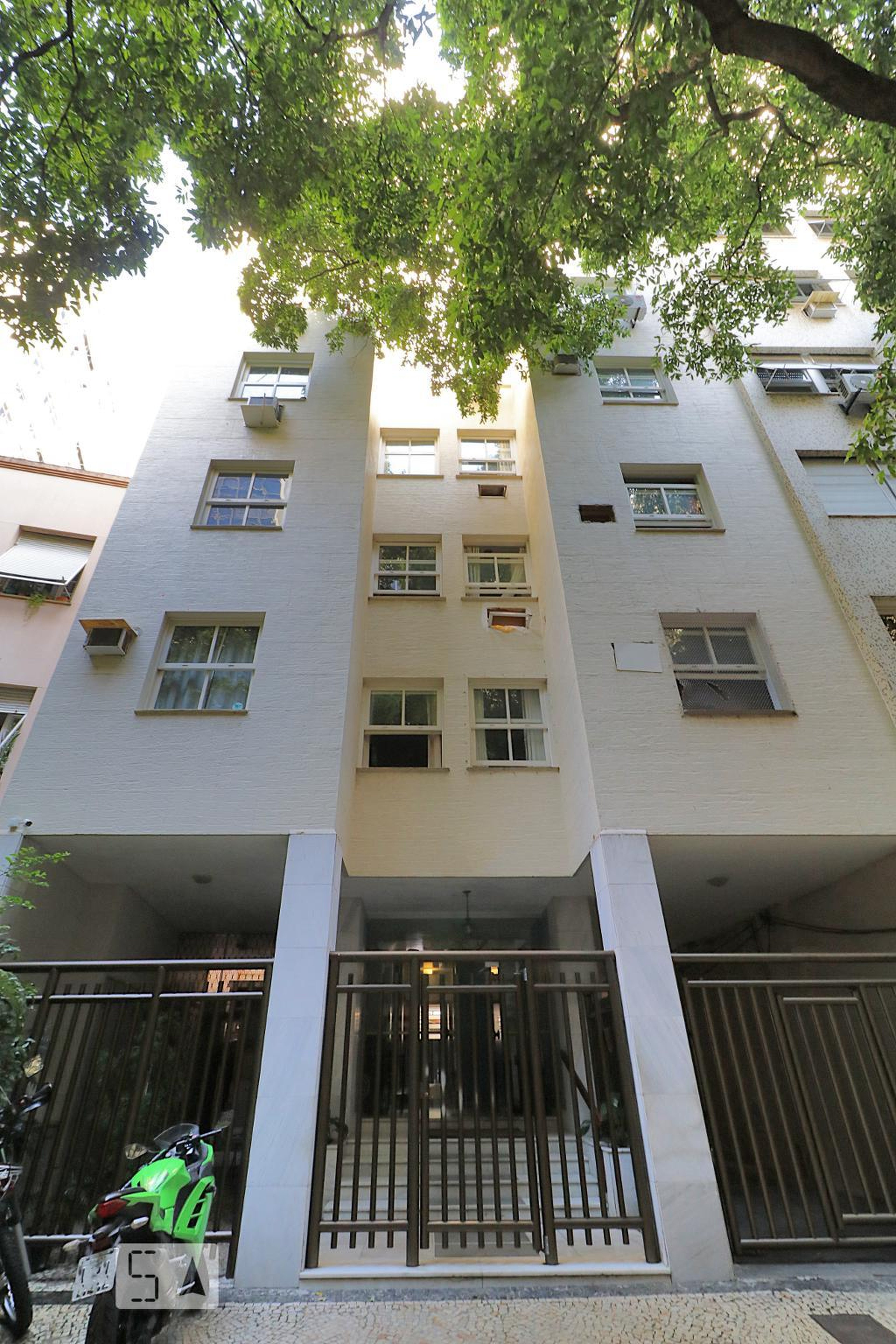 Fachada Condomínio em Rua Leopoldo Miguez, 36