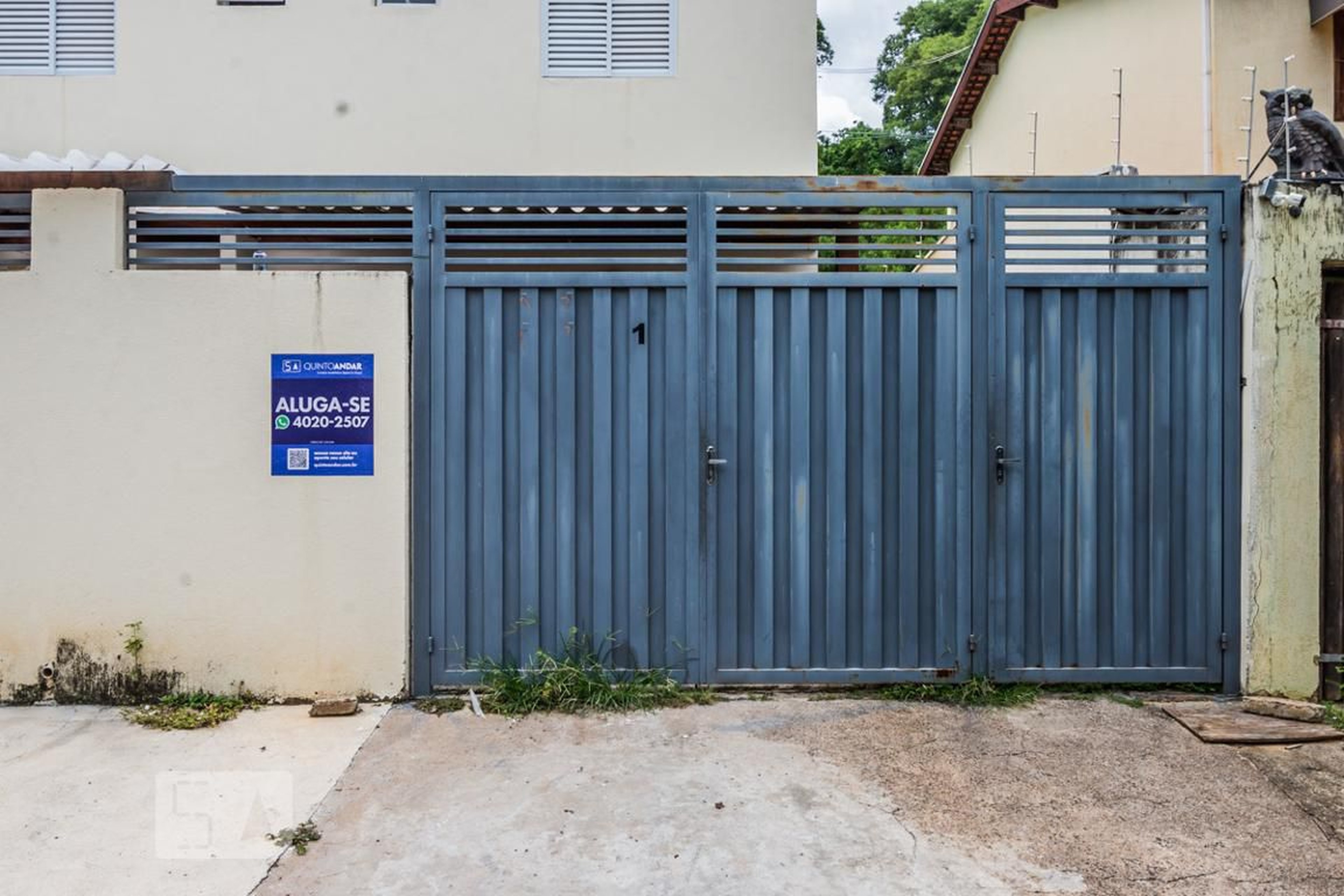 Fachada Condomínio em Rua Professora Altamira de Souza Pinto, 300