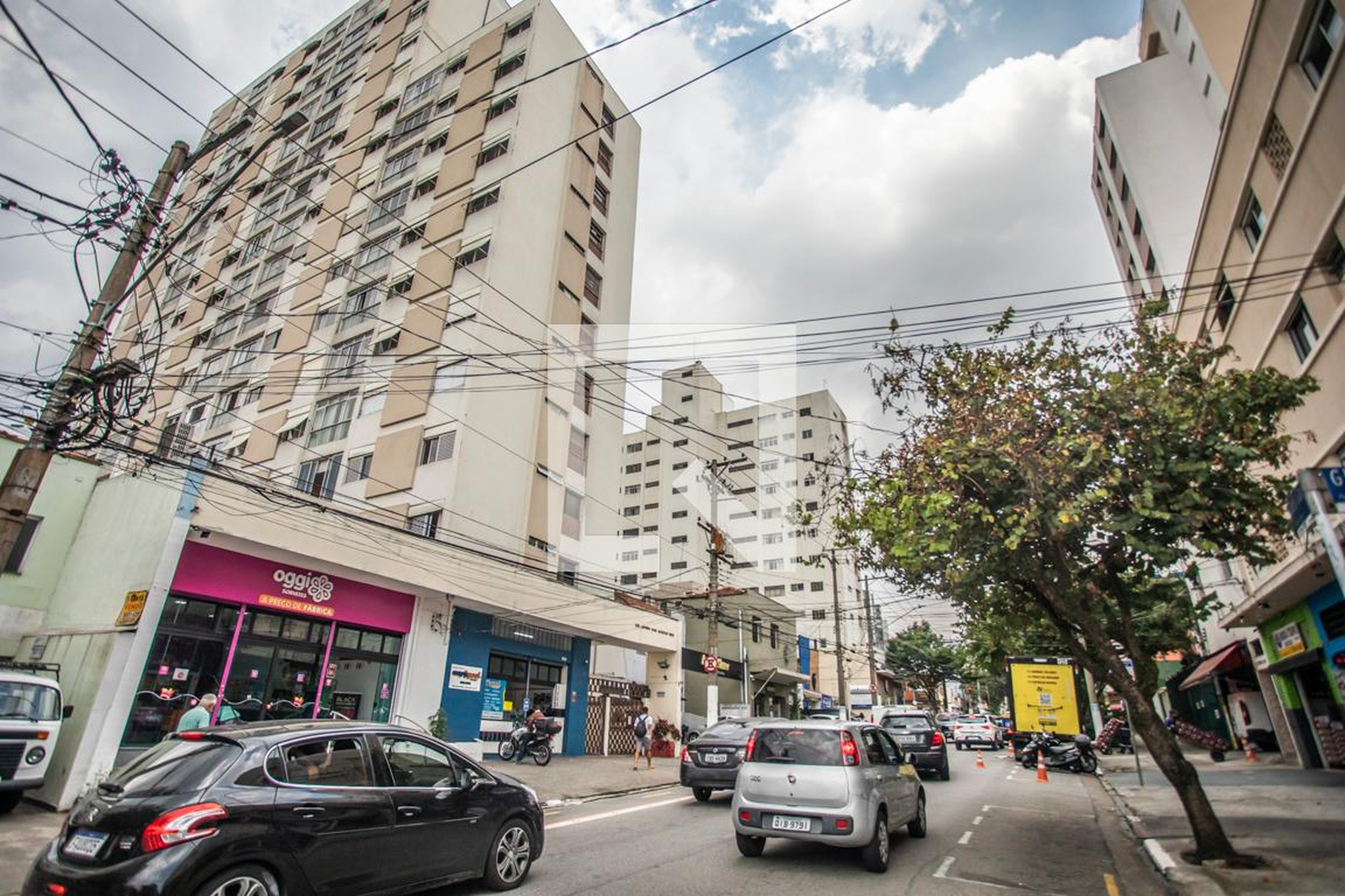 Fachada Condomínio em Rua Luís Góis, 1128