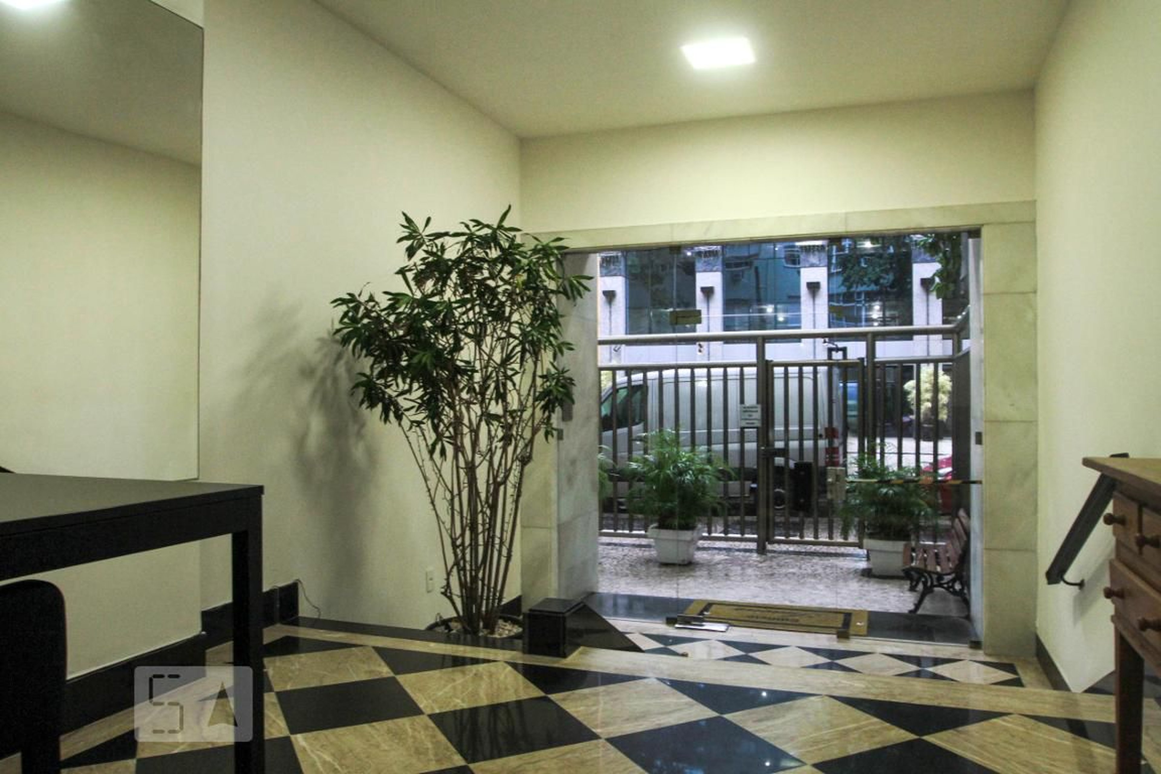 Hall Social - Simone