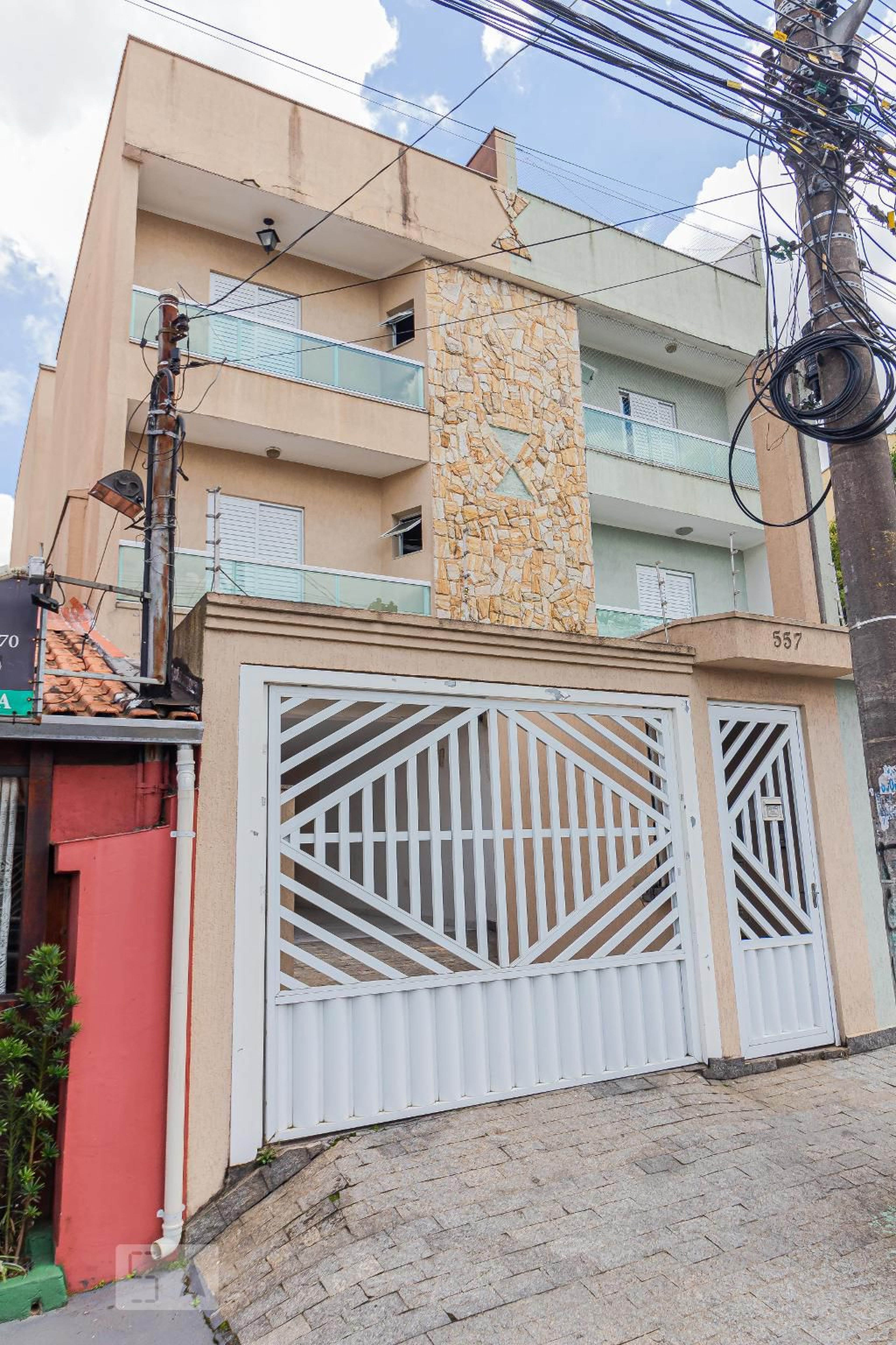 Fachada Condomínio em Rua Vinte e Quatro de Maio, 557