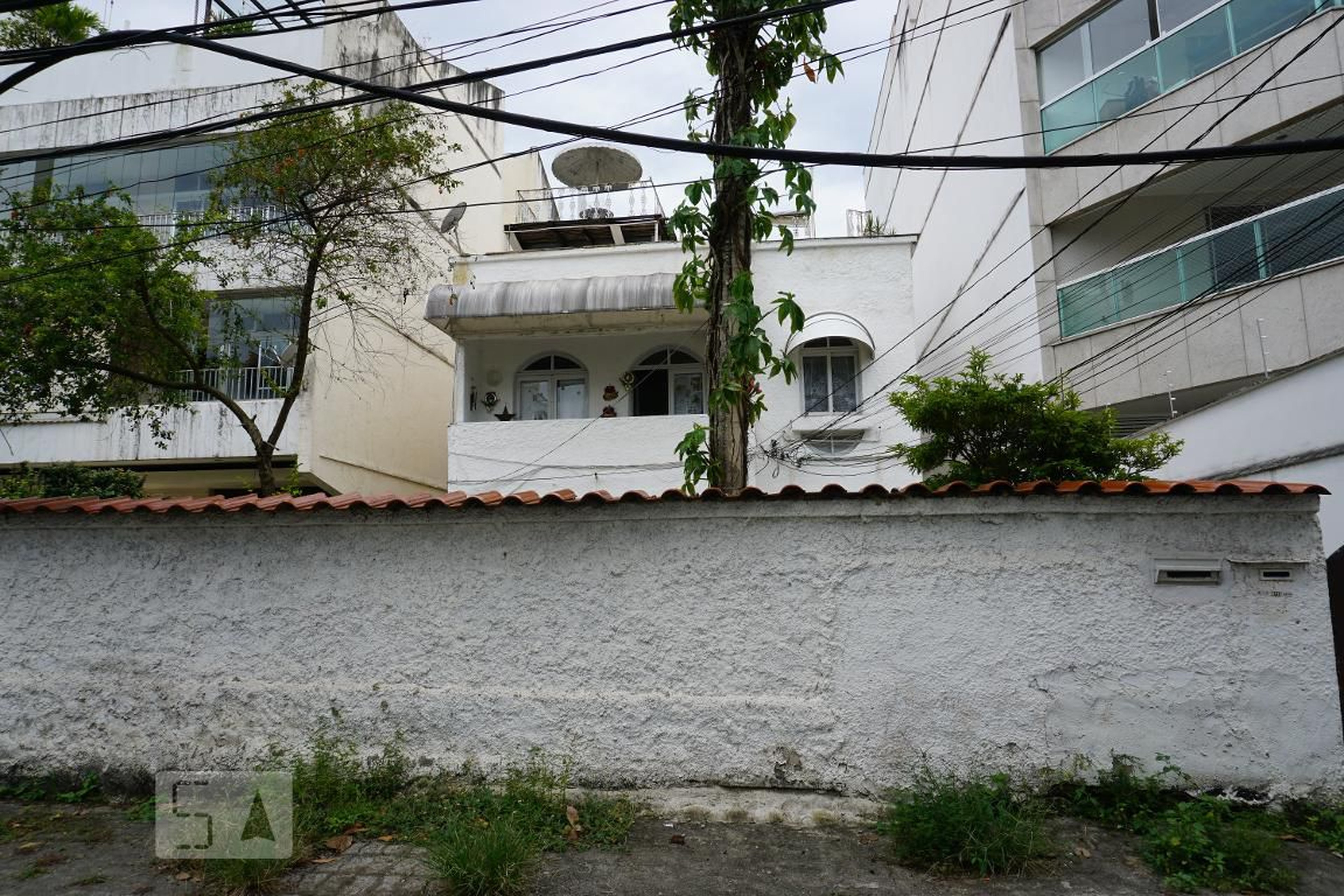 Fachada Condomínio em Rua Desembargador Fernandes Pinheiro, 105