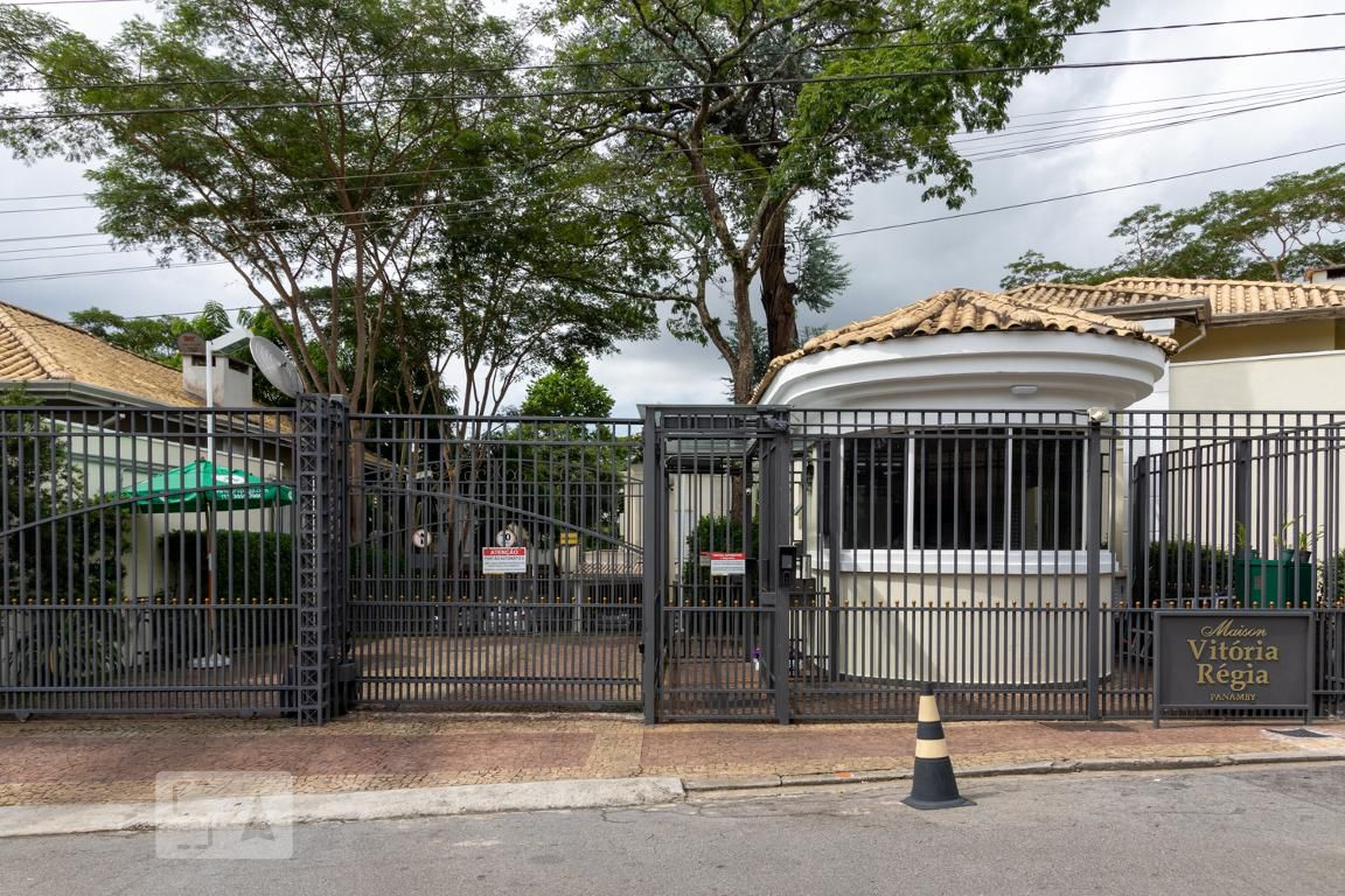 Fachada do Condomínio Condomínio Maison Vitória Régia