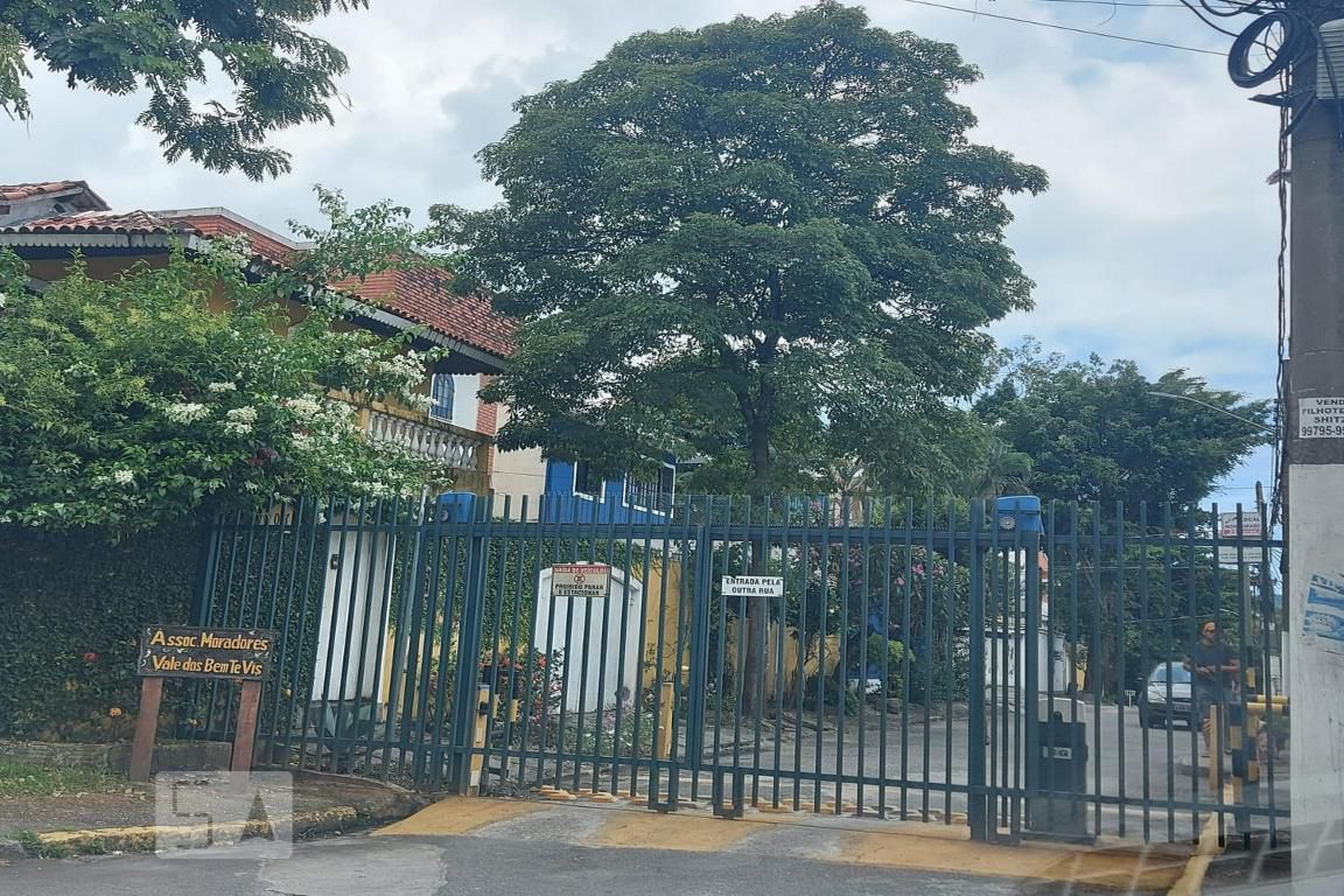 Fachada Condomínio em Rua Oswaldo Santiago, 112