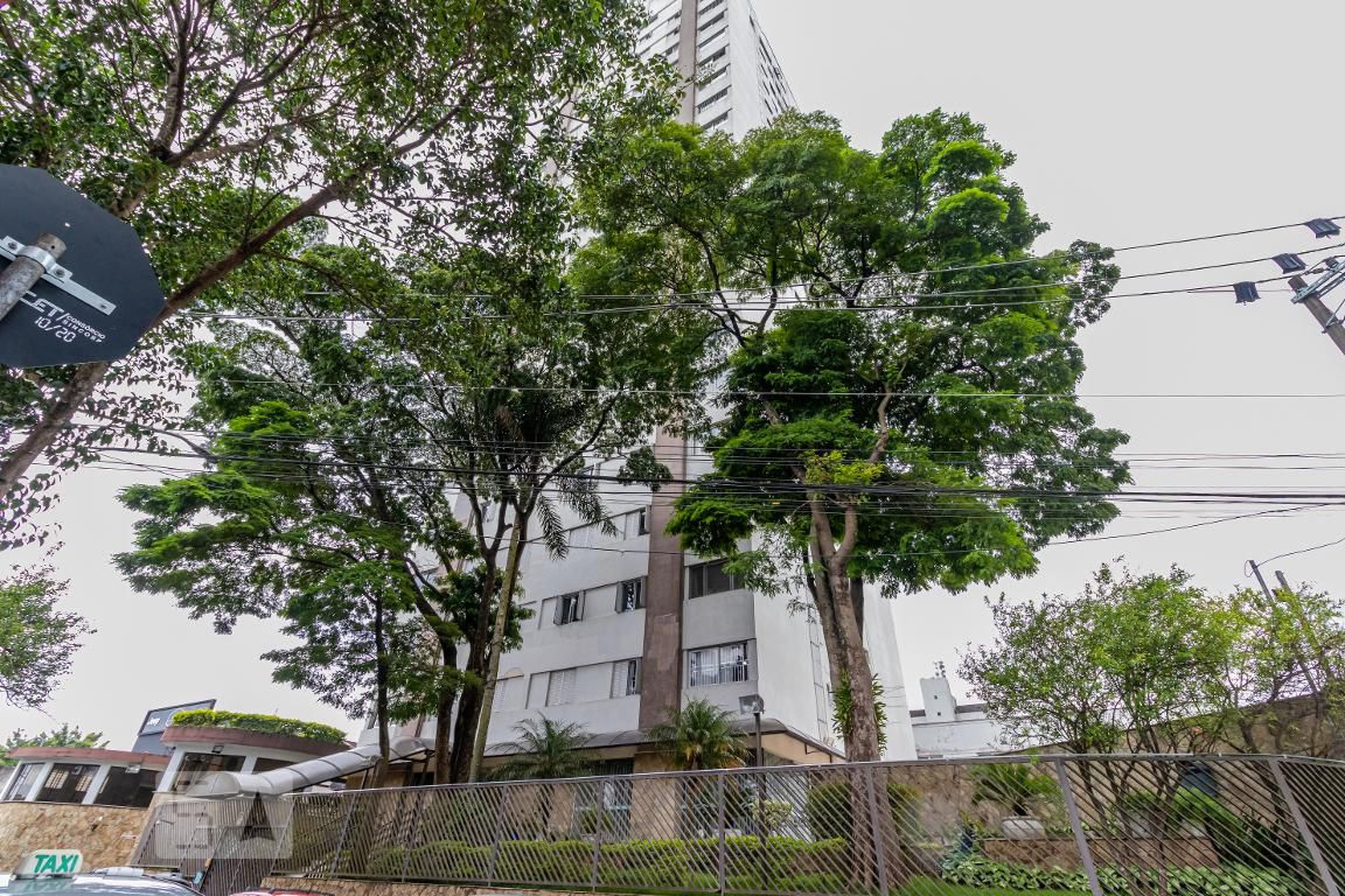 Fachada do Condomínio Edifício Veleiros