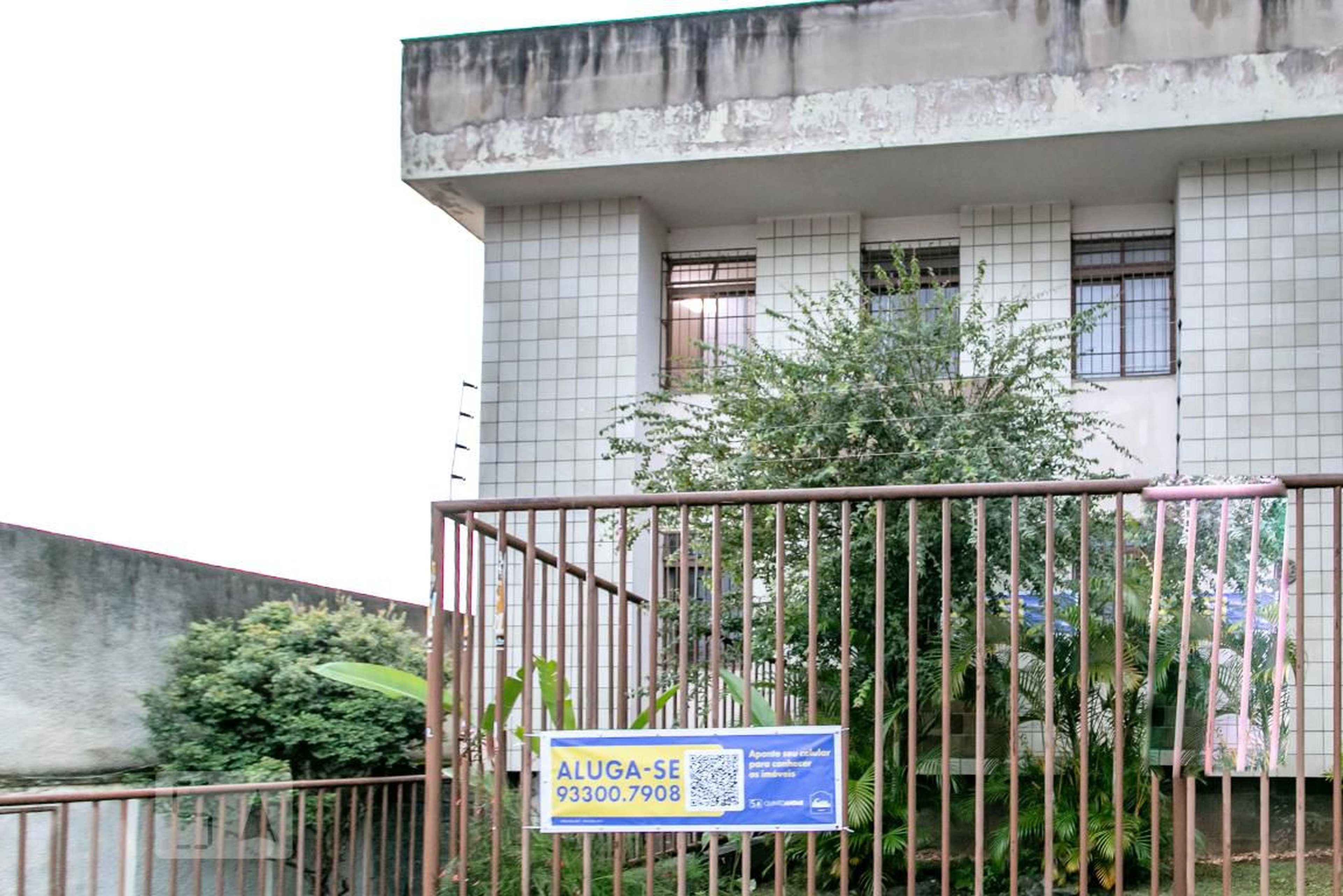 Fachada Condomínio em Rua Pérsio Babo de Resende, 216