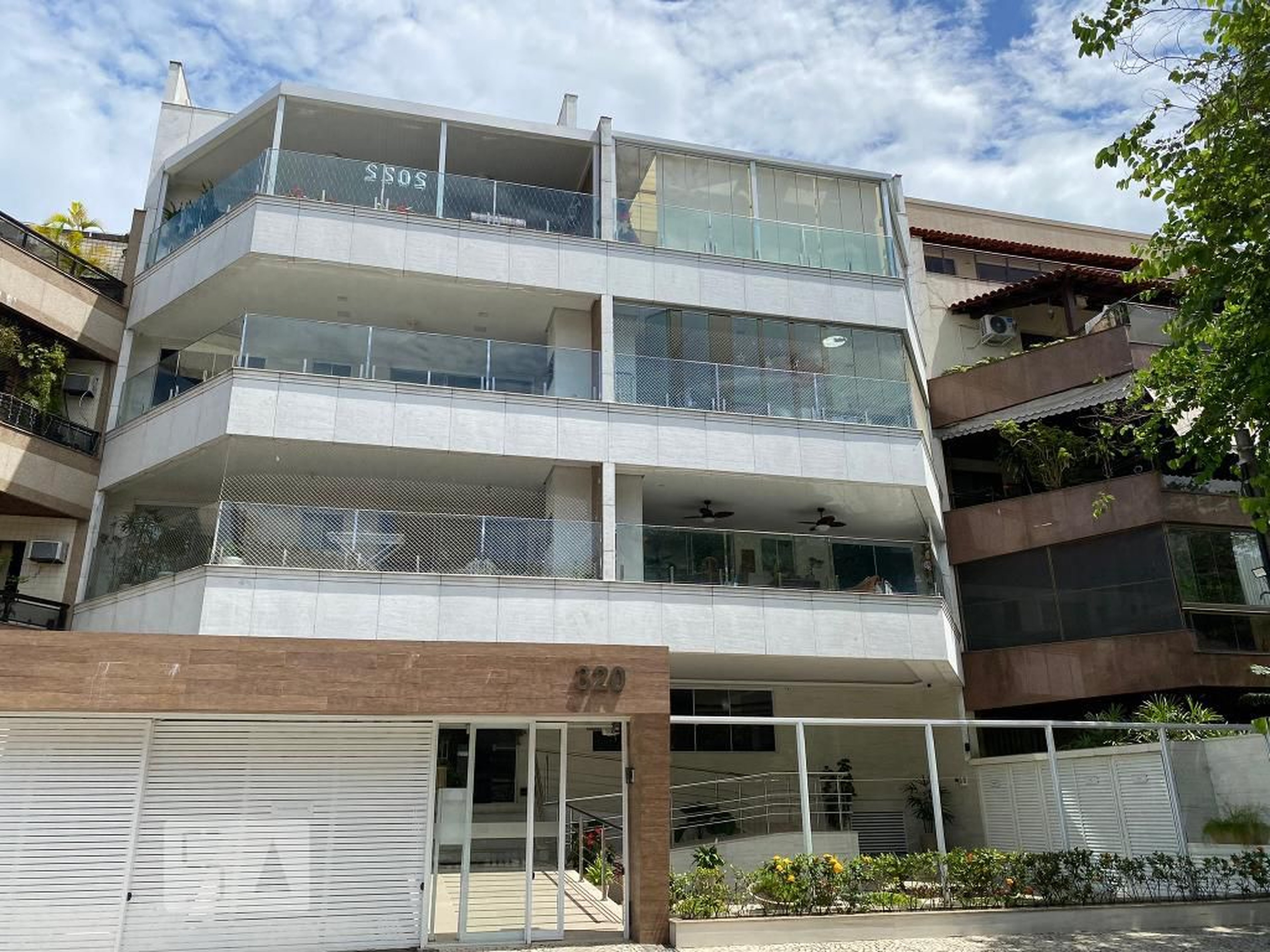 Fachada do Condomínio Condomínio em Rua Jorge Yunes, 320