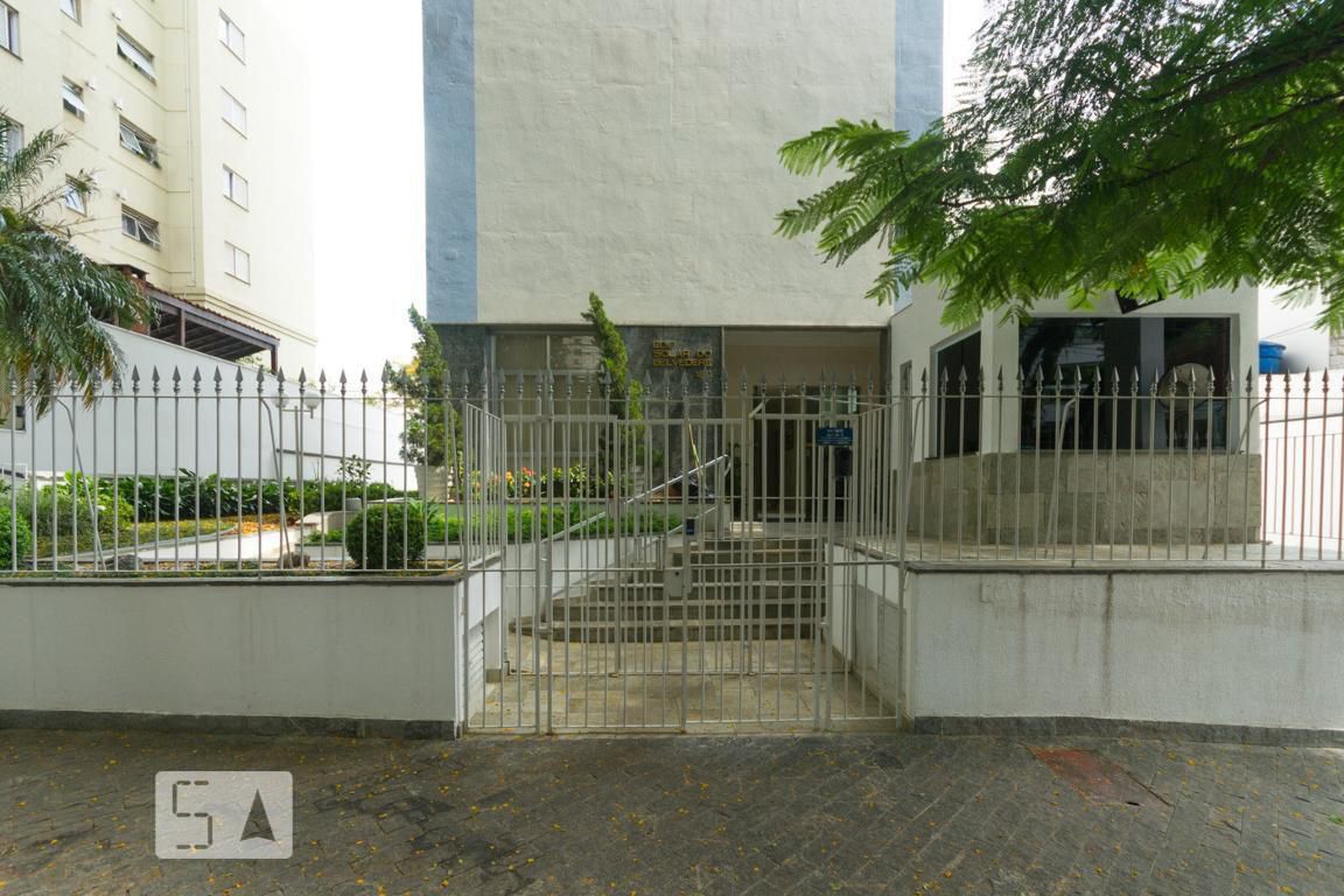 Fachada Condomínio em Rua Correia de Lemos, 192