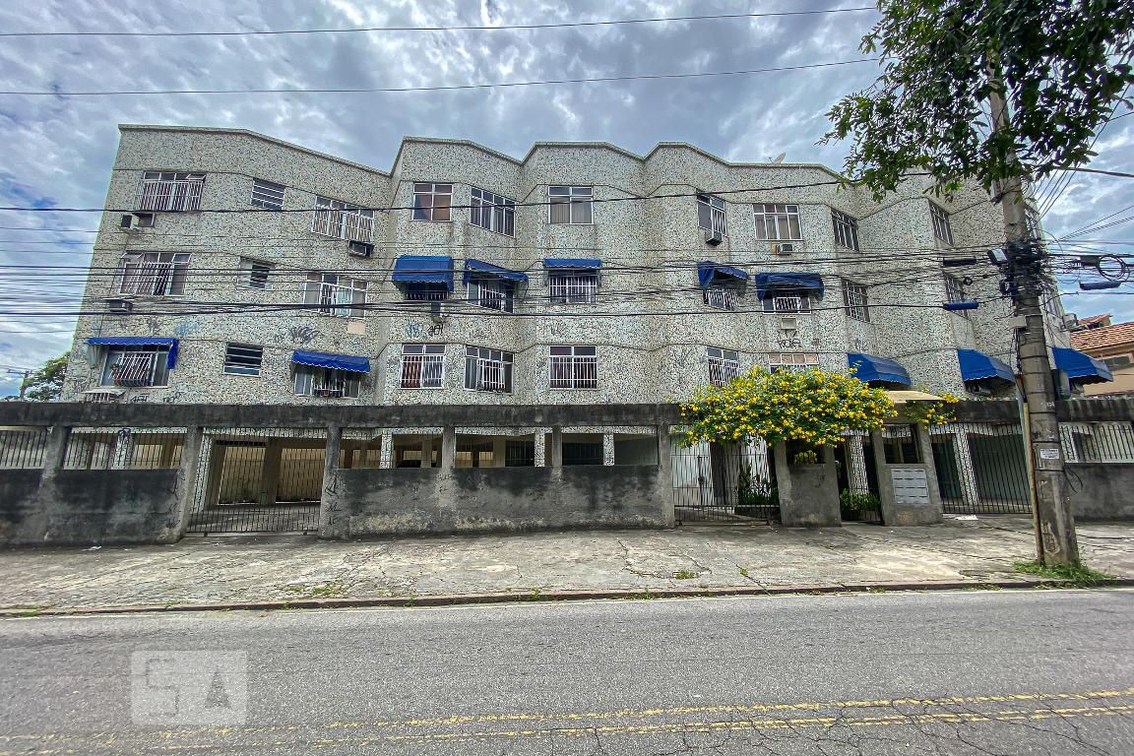 Fachada Condomínio em Rua Cintra, 680