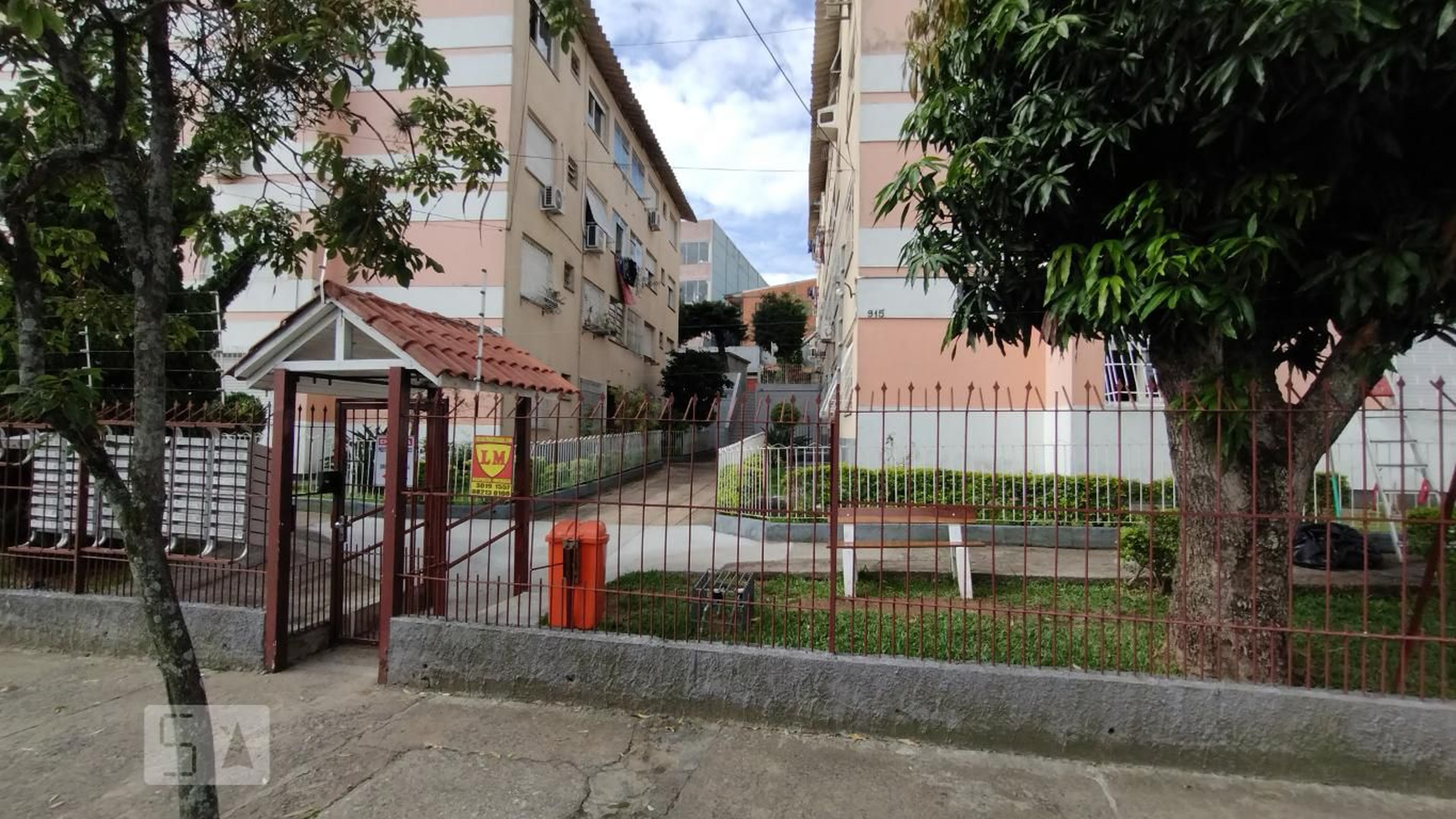 Fachada do Condomínio Condomínio em Rua Carlos Estevão, 915