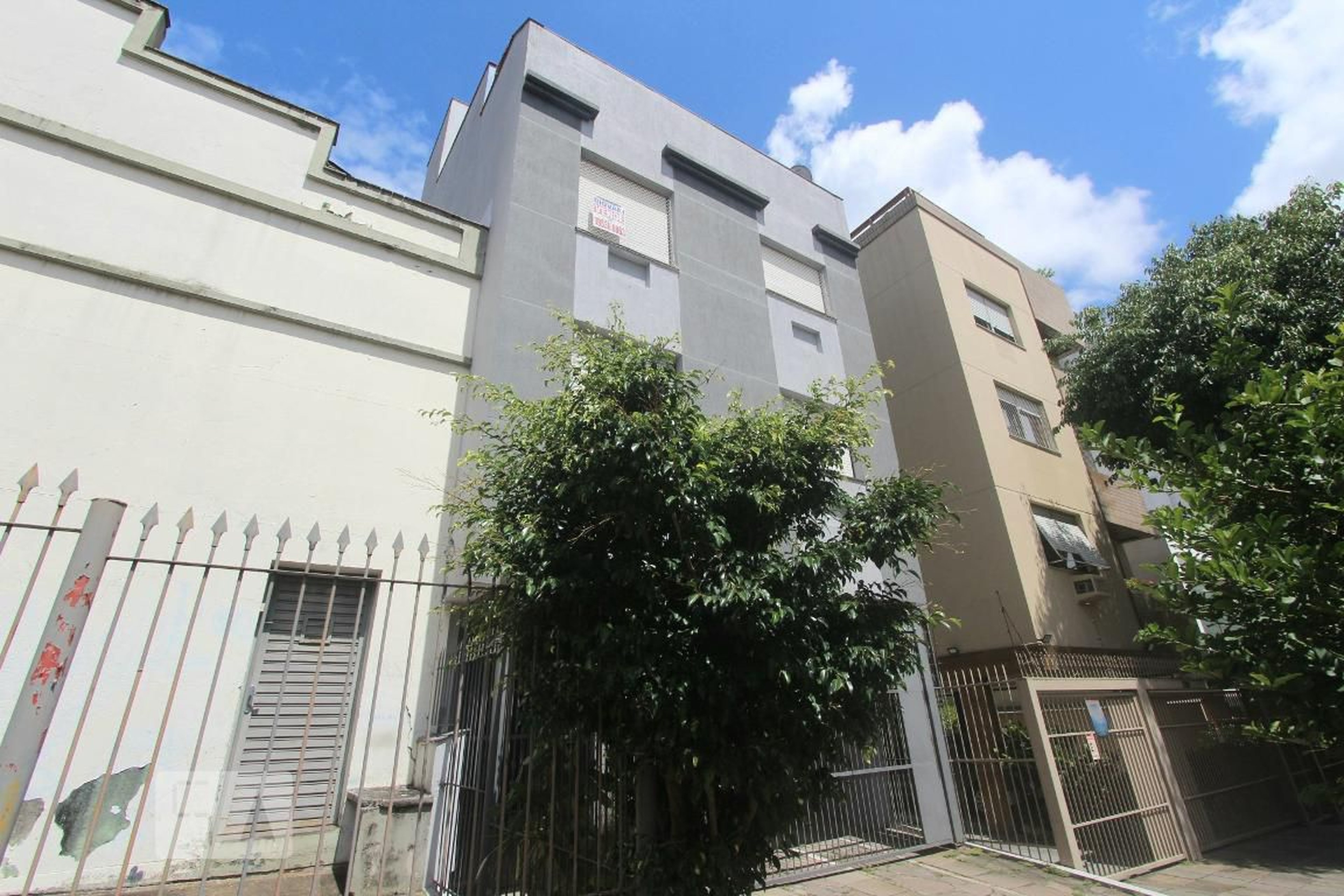 FACHADA Condomínio em Rua Doutor Freire Alemão, 303