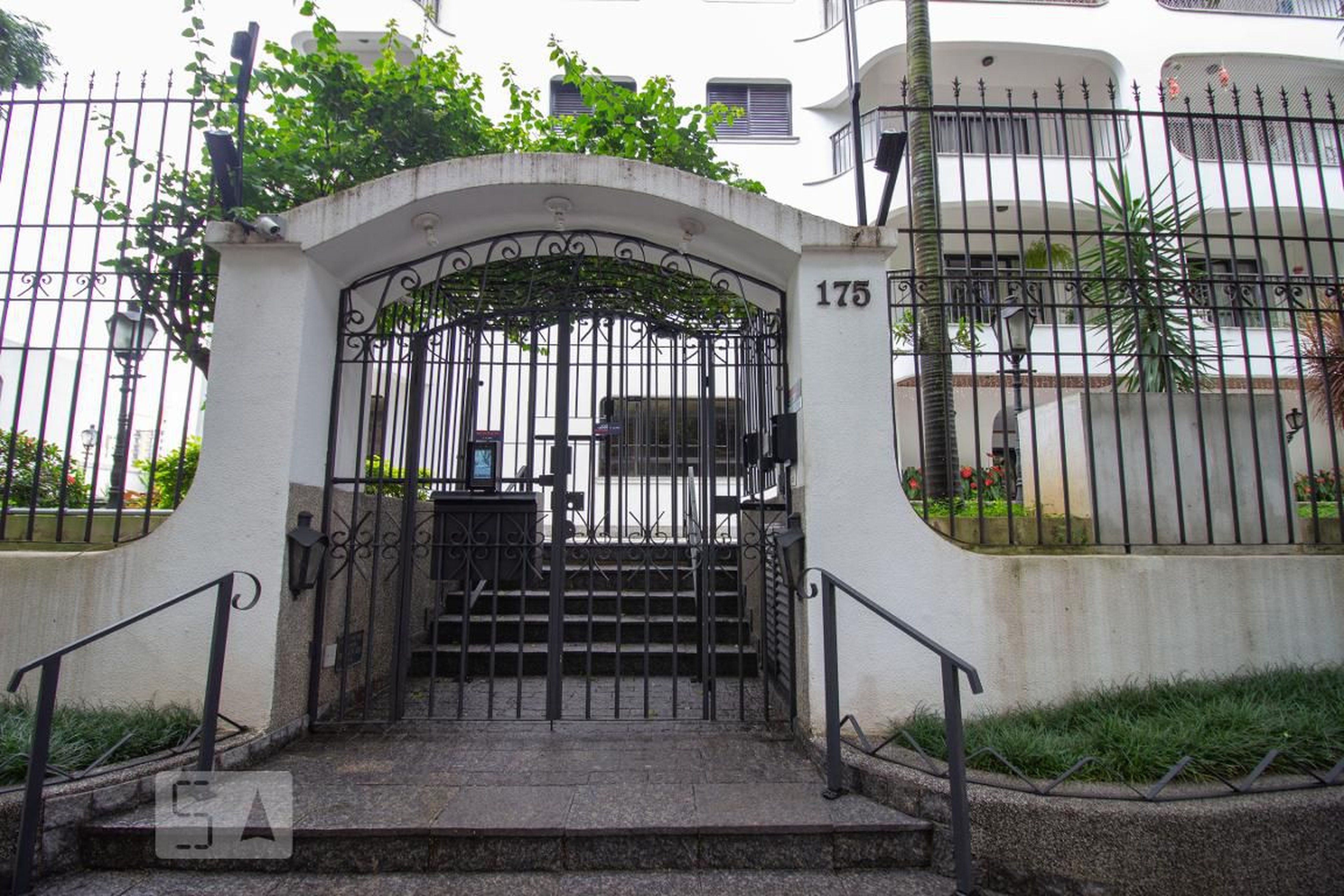 Fachada do Condomínio Edifício Leoneto Carletti