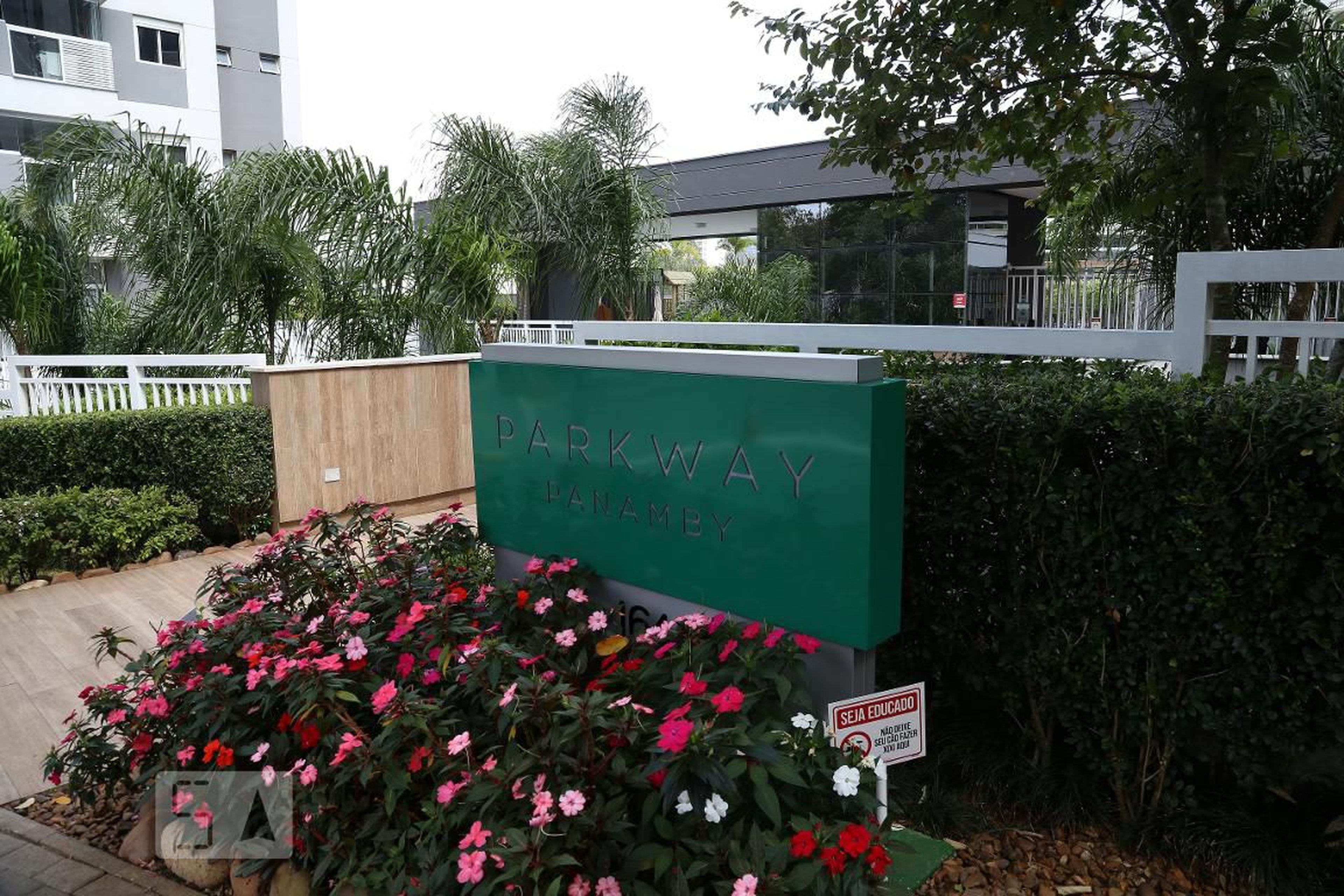 Fachada do Condomínio Condomínio Parkway Panamby