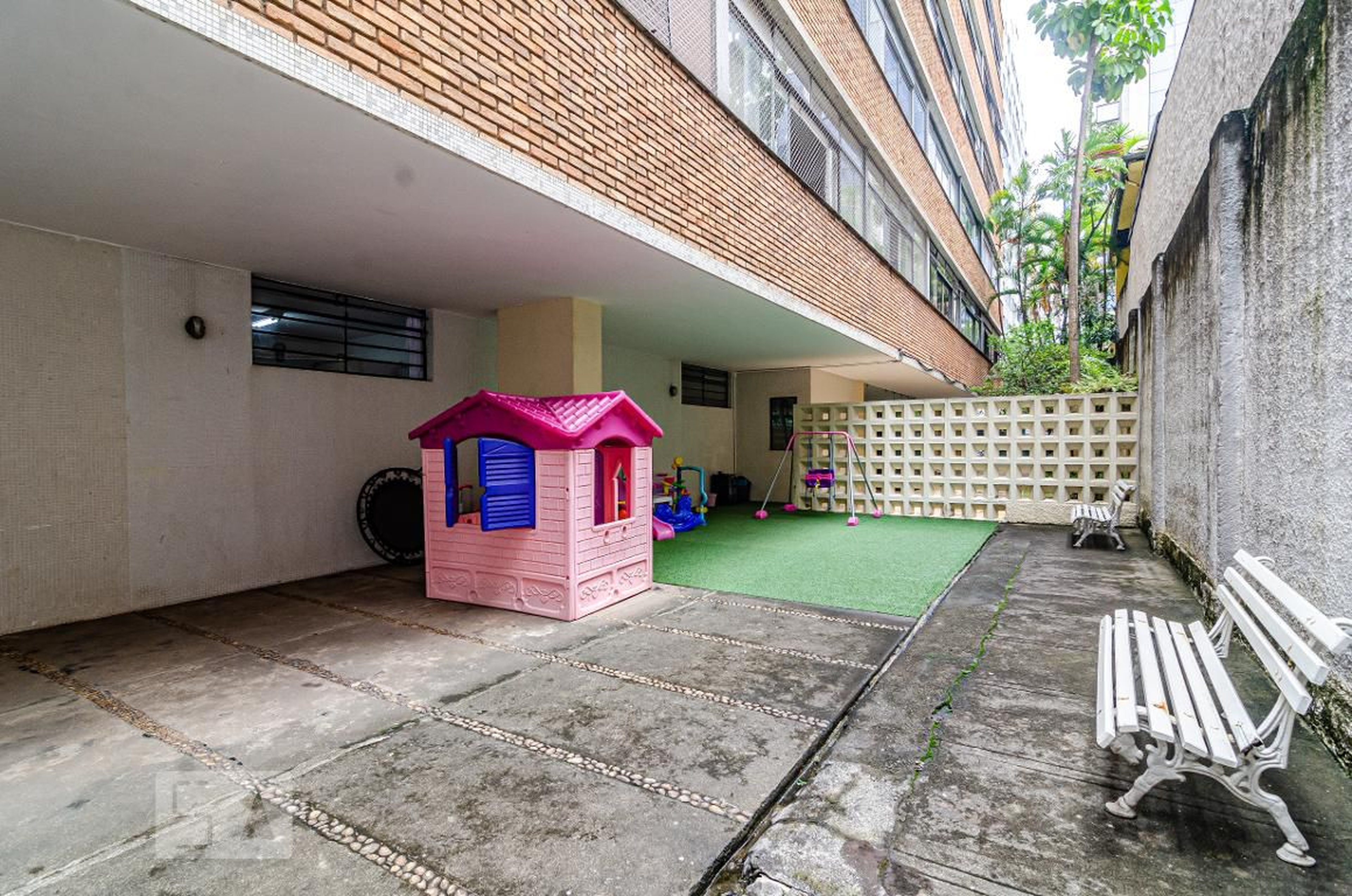 Playground - Cristal