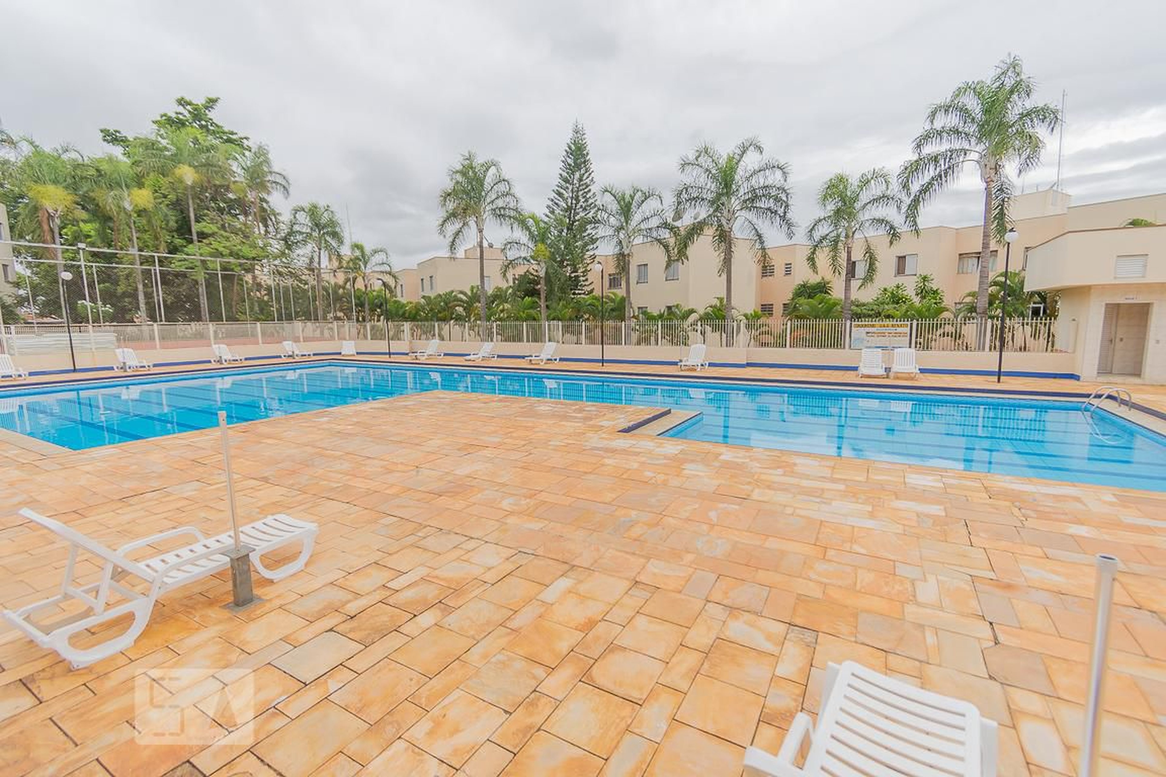 Piscina - Raul Renato