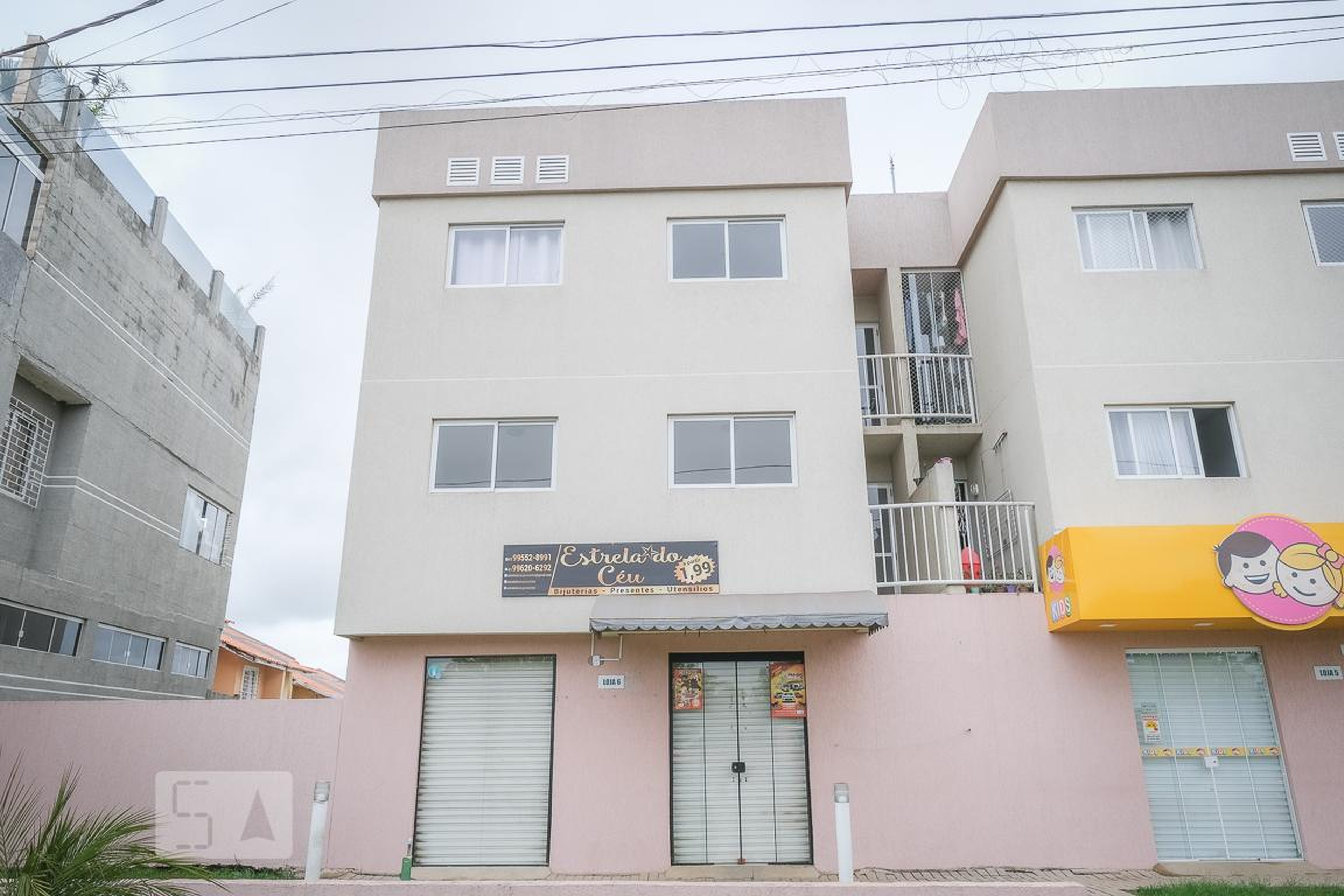 Fachada Condomínio em Rua Murillo Szabo, 133