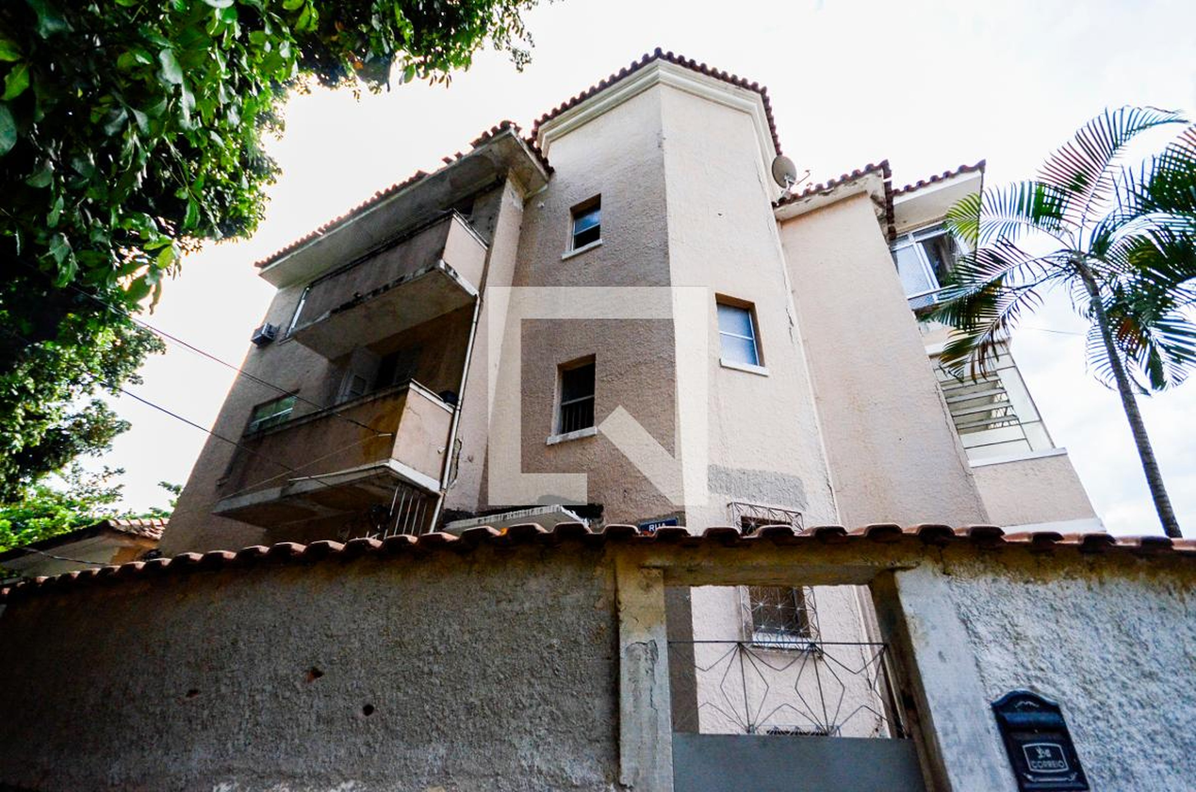 Fachada Condomínio em Rua Doutor Heleno Brandão, 129