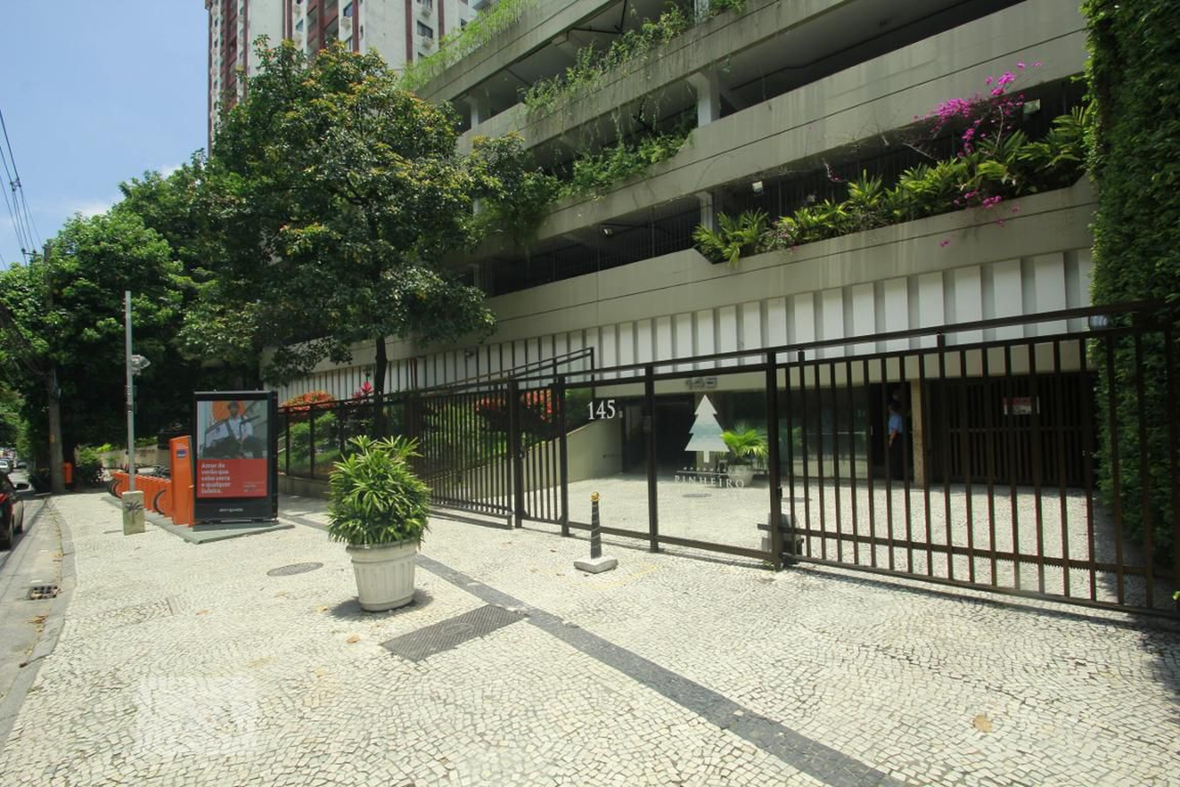 Entrada do Prédio - Pinheiro Guimarães