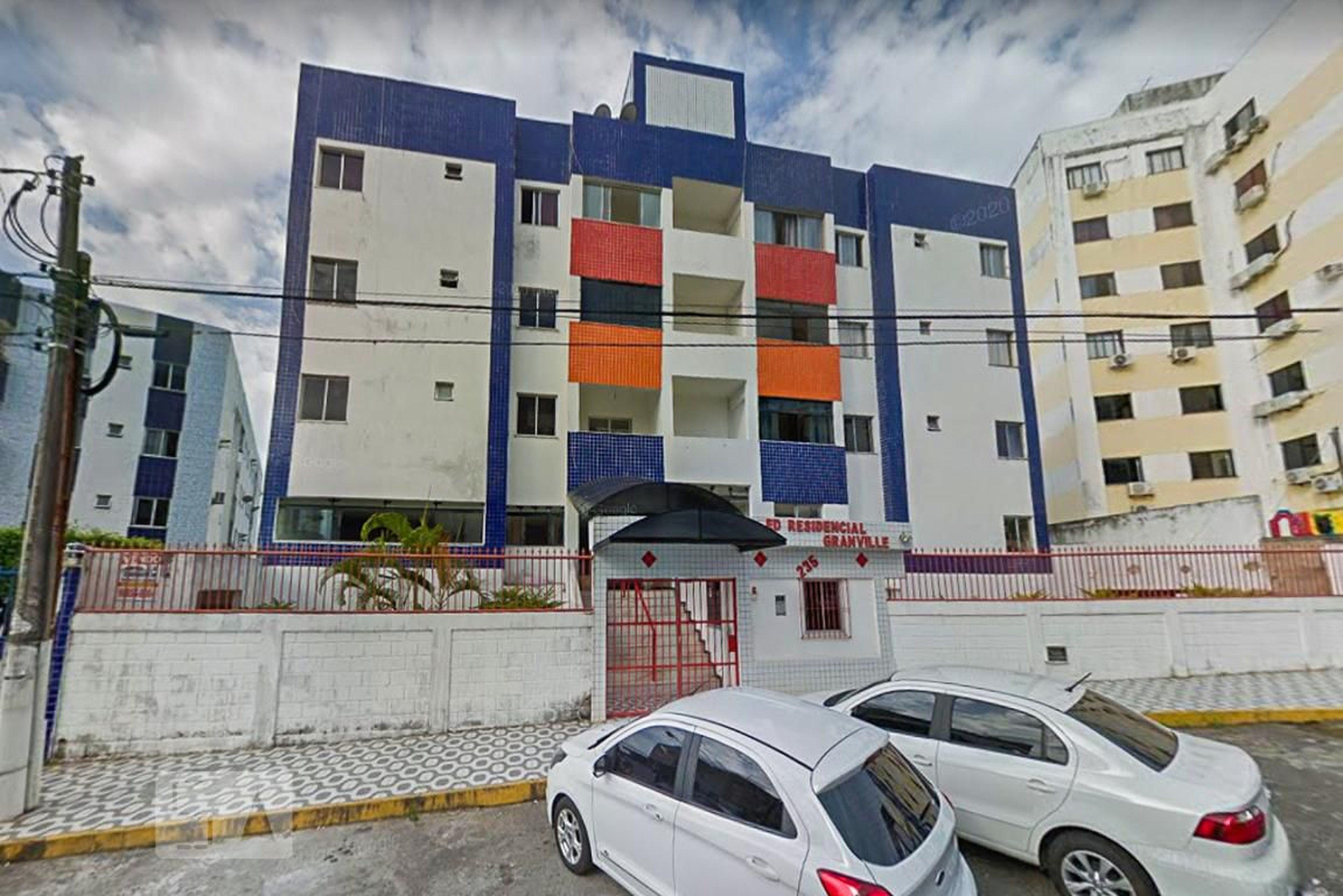 Fachada do Condomínio Condomínio em Rua Lalita Costa, 235