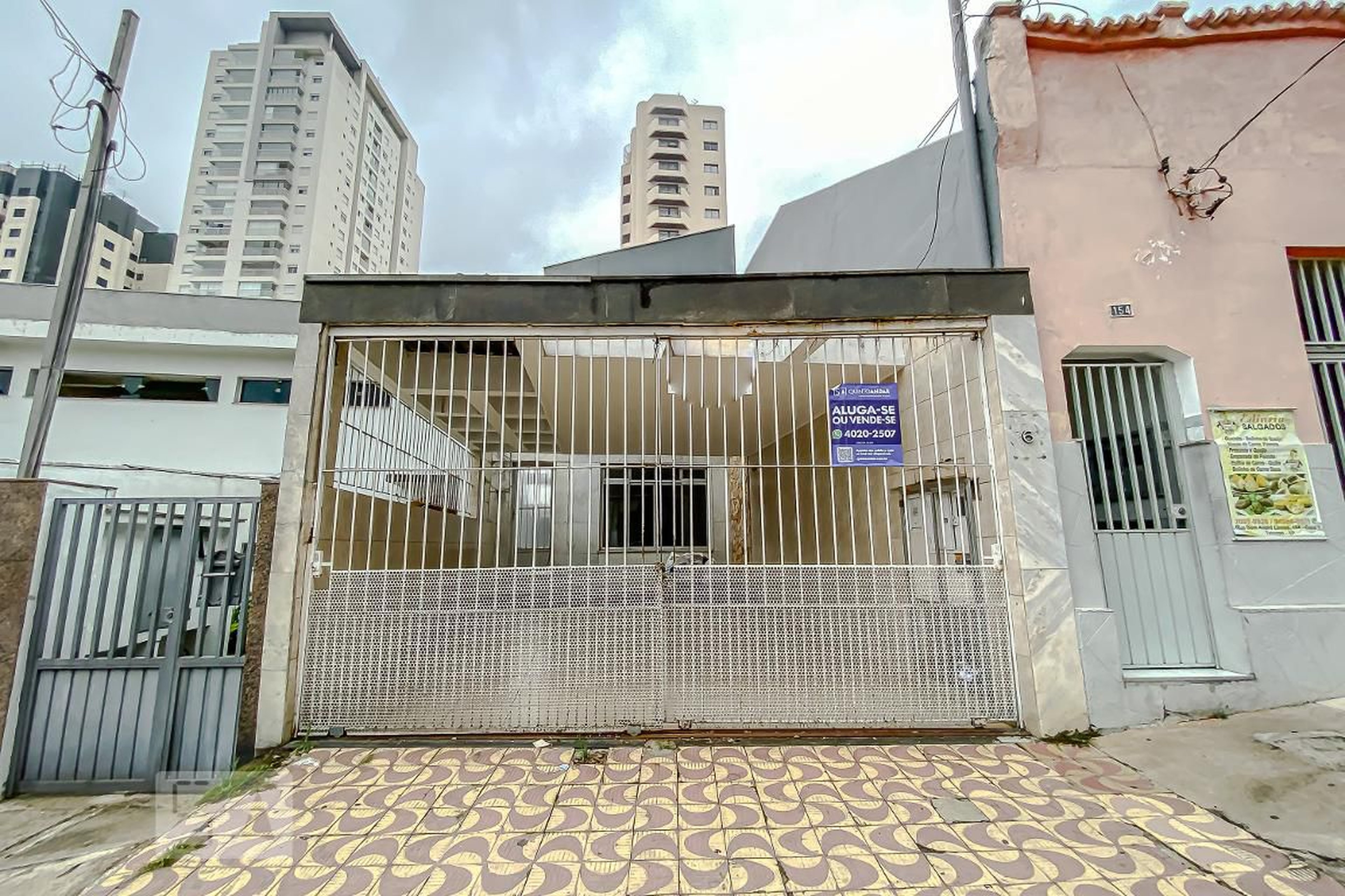 Fachada Condomínio em Rua Dom Andrés Lamas, 162