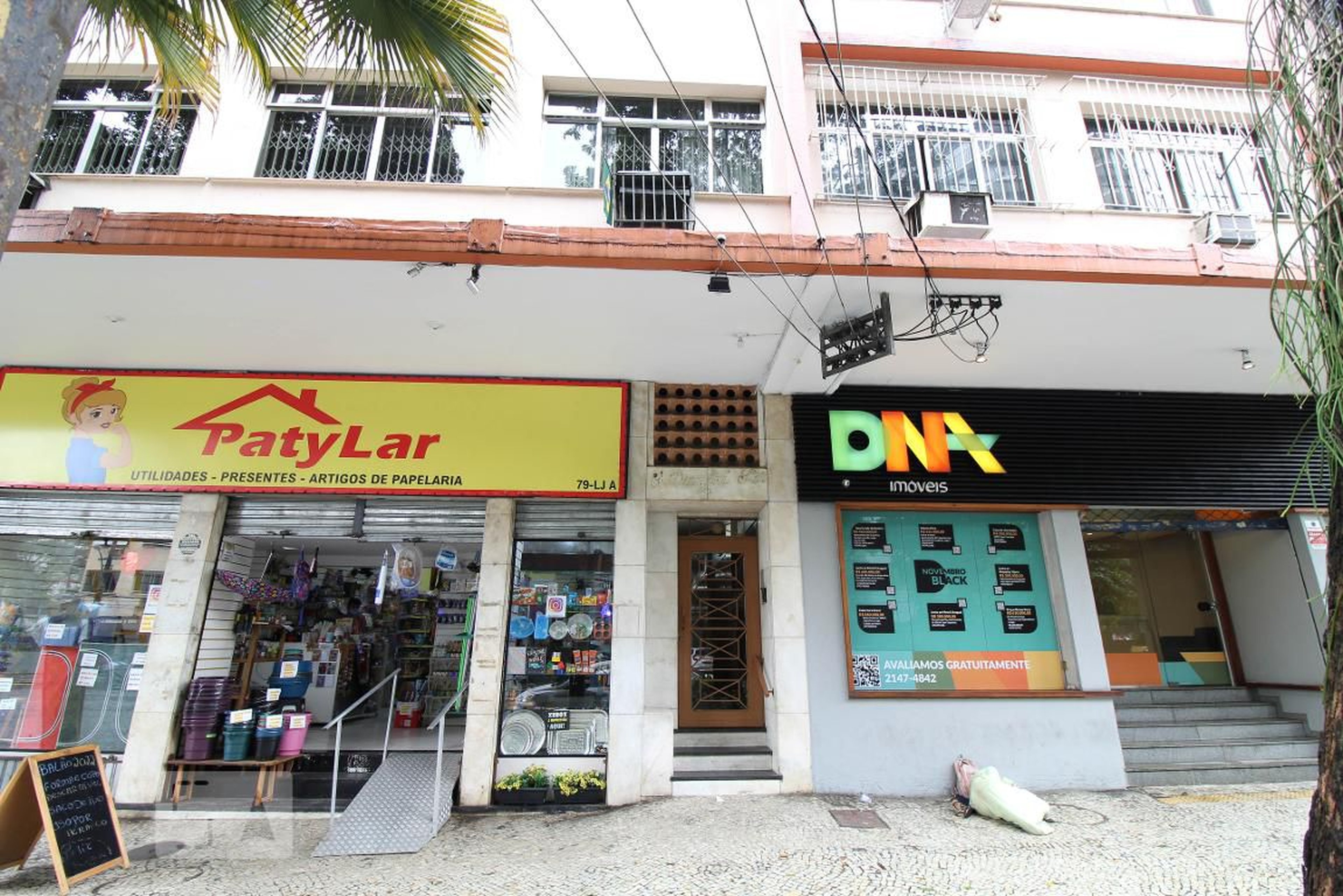 Fachada Condomínio em Rua Conde de Bonfim, 79