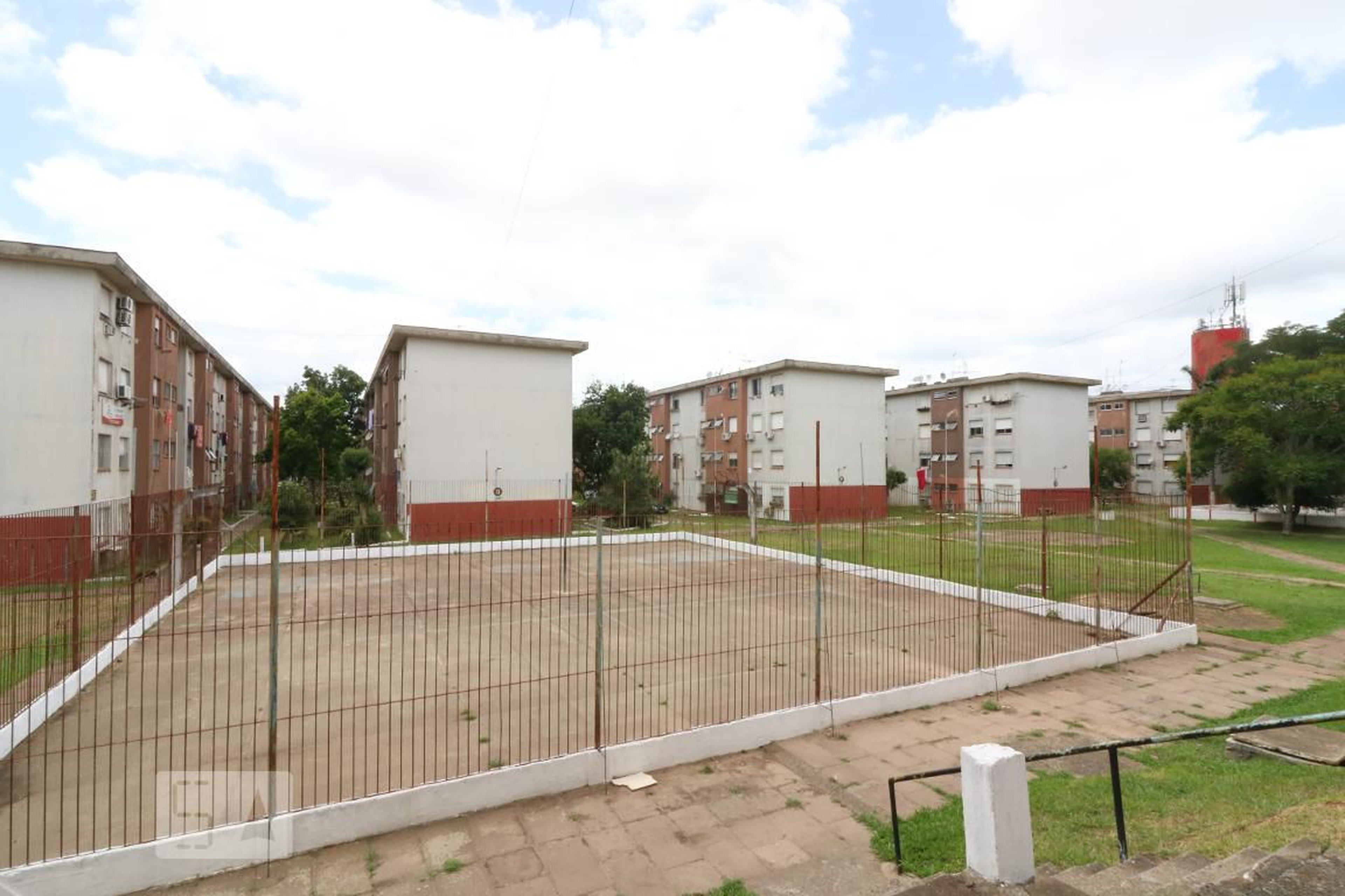 Fachada do Condomínio Condomínio em Rua dos Maias, 765