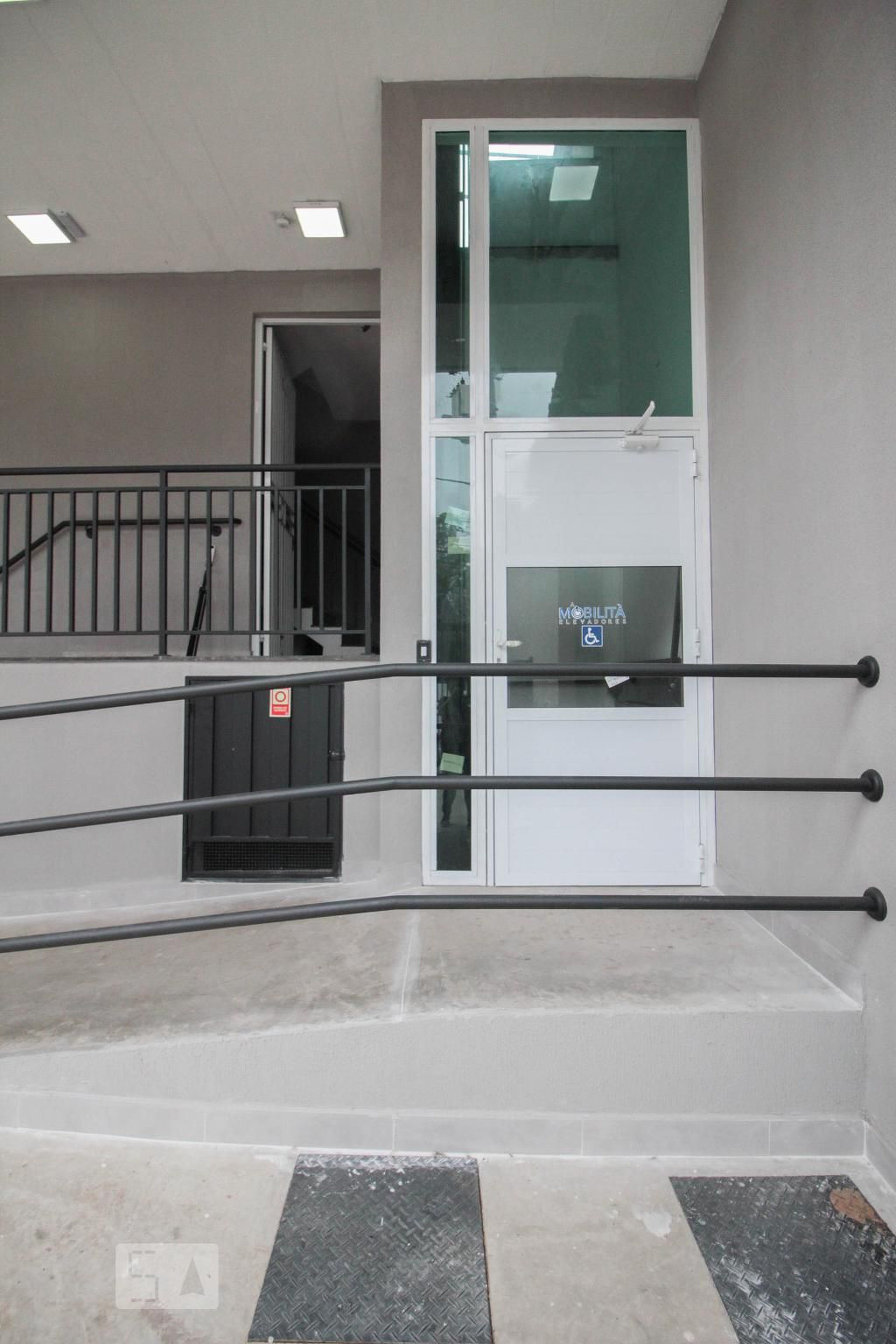 elevador - em Avenida José Alves de Mira