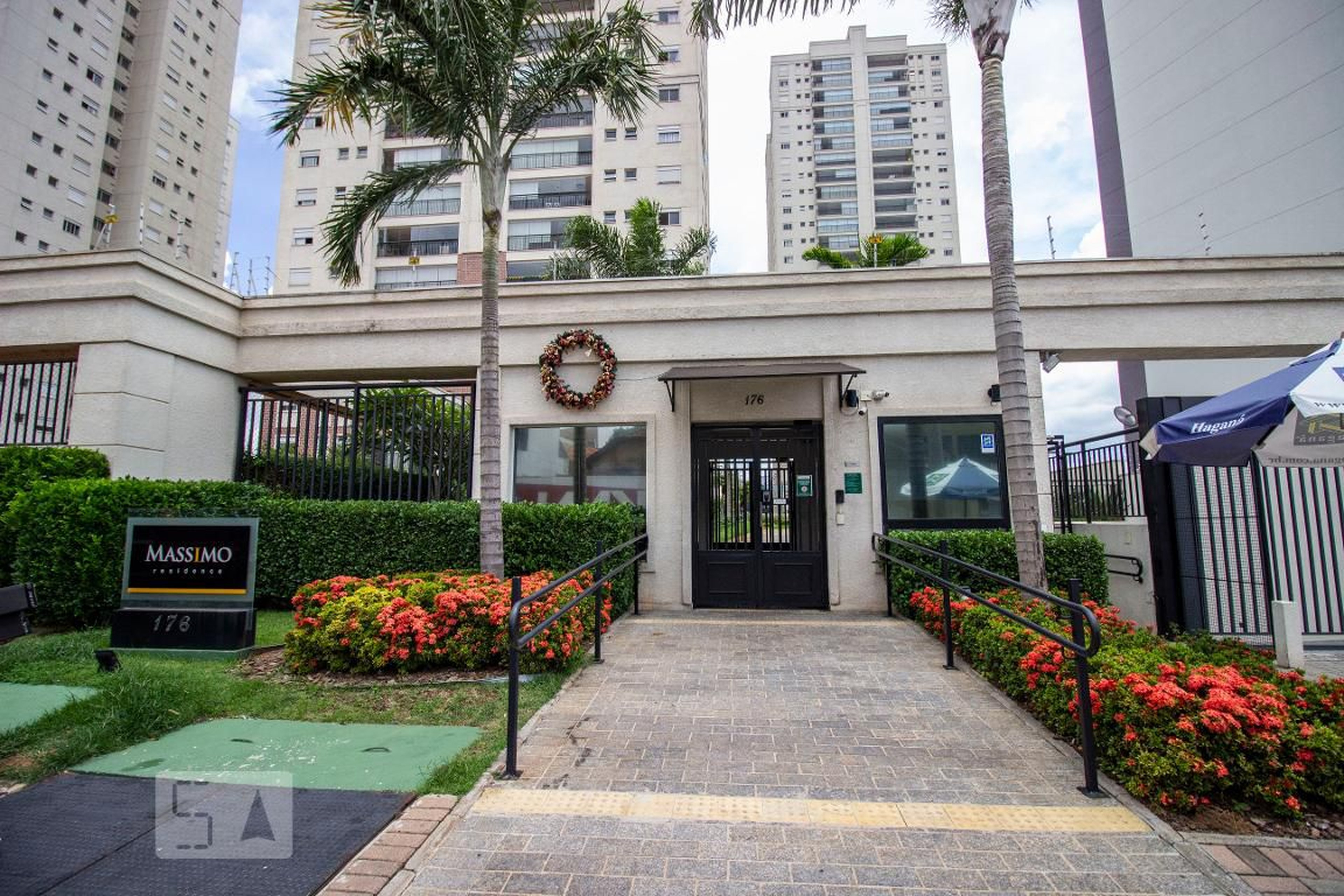 Fachada do Condomínio Condomínio Massimo Residence