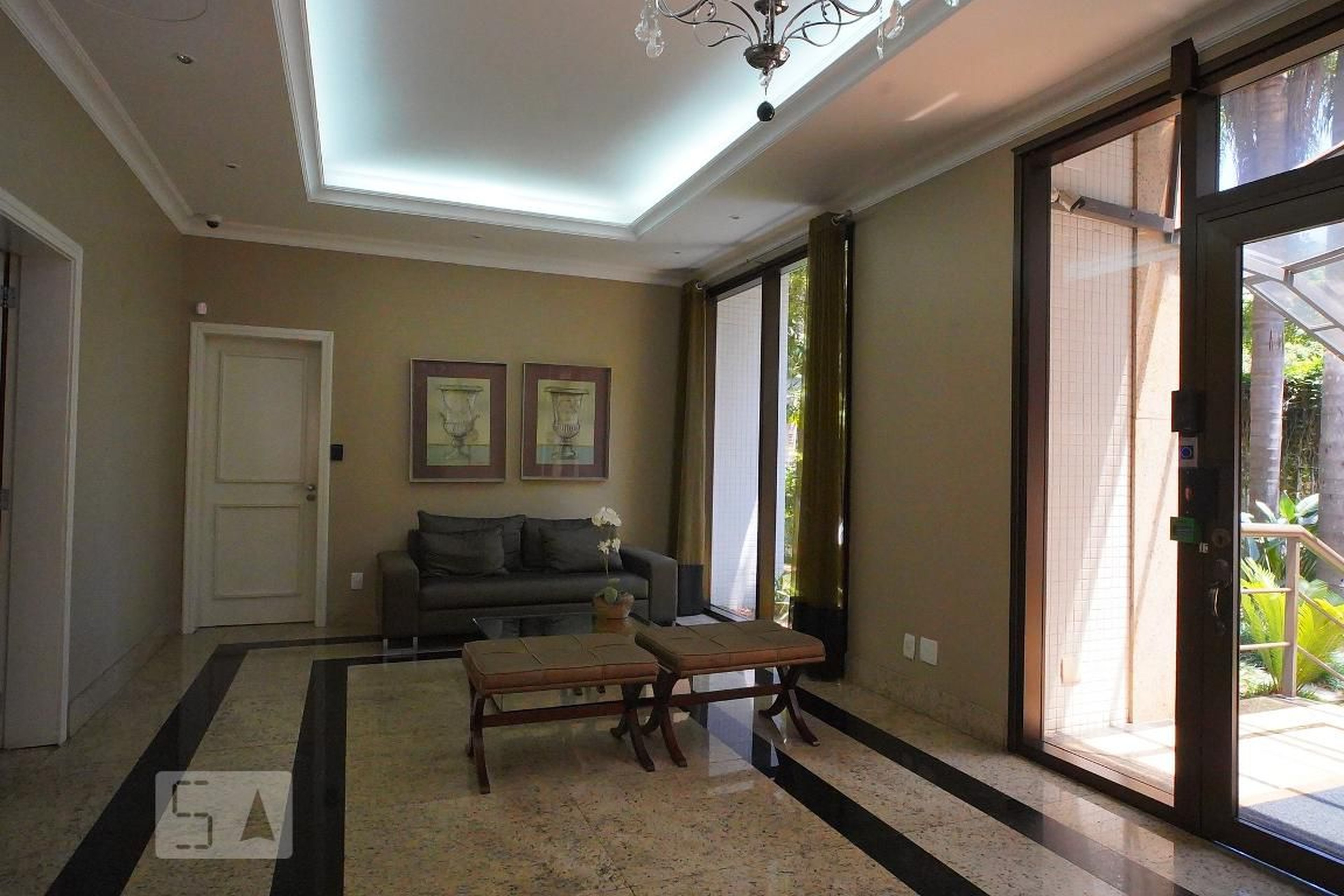 Hall de Entrada Condomínio em Avenida Encantado, 277