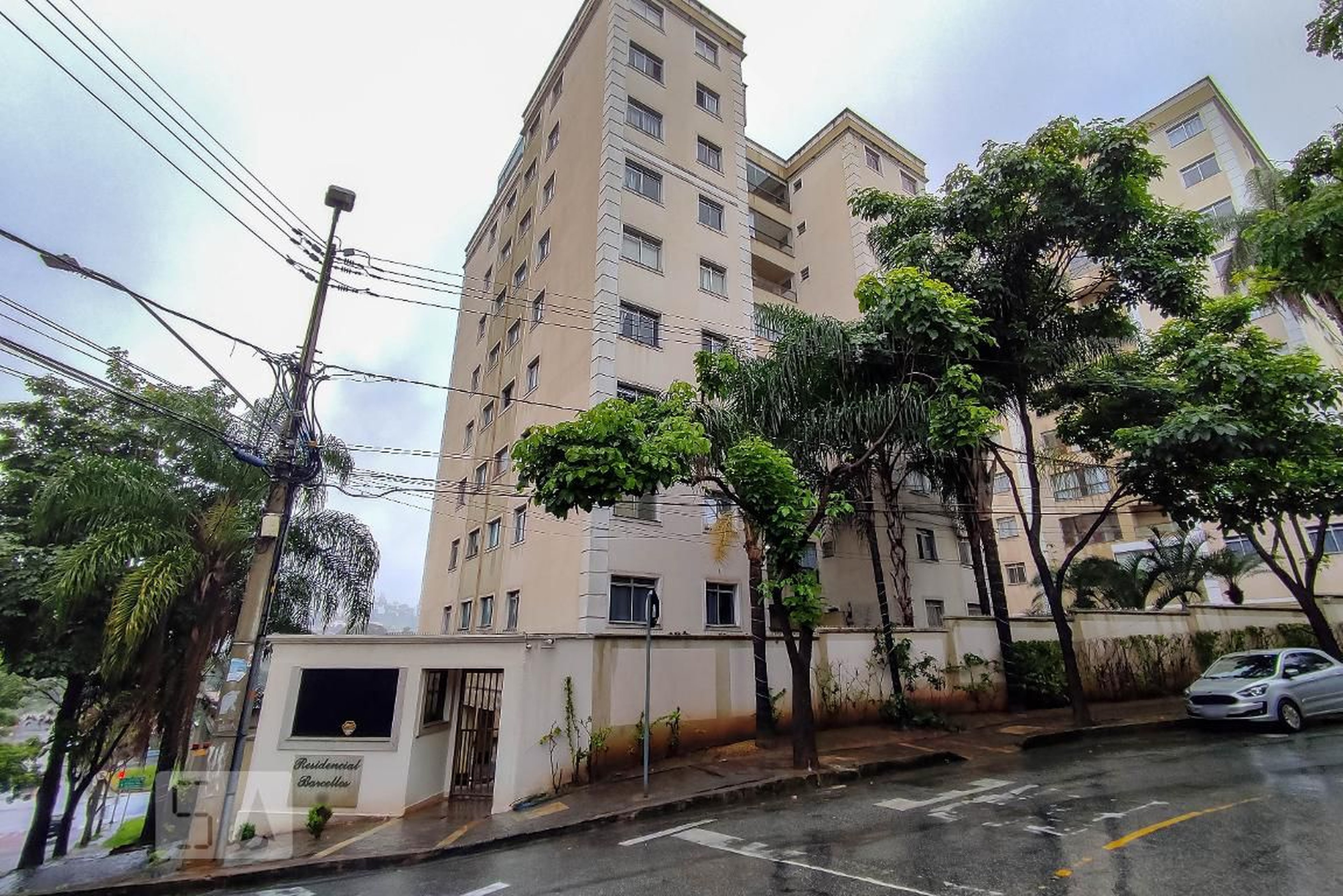 Fachada Condomínio em Rua Maria Clara Tavares, 655