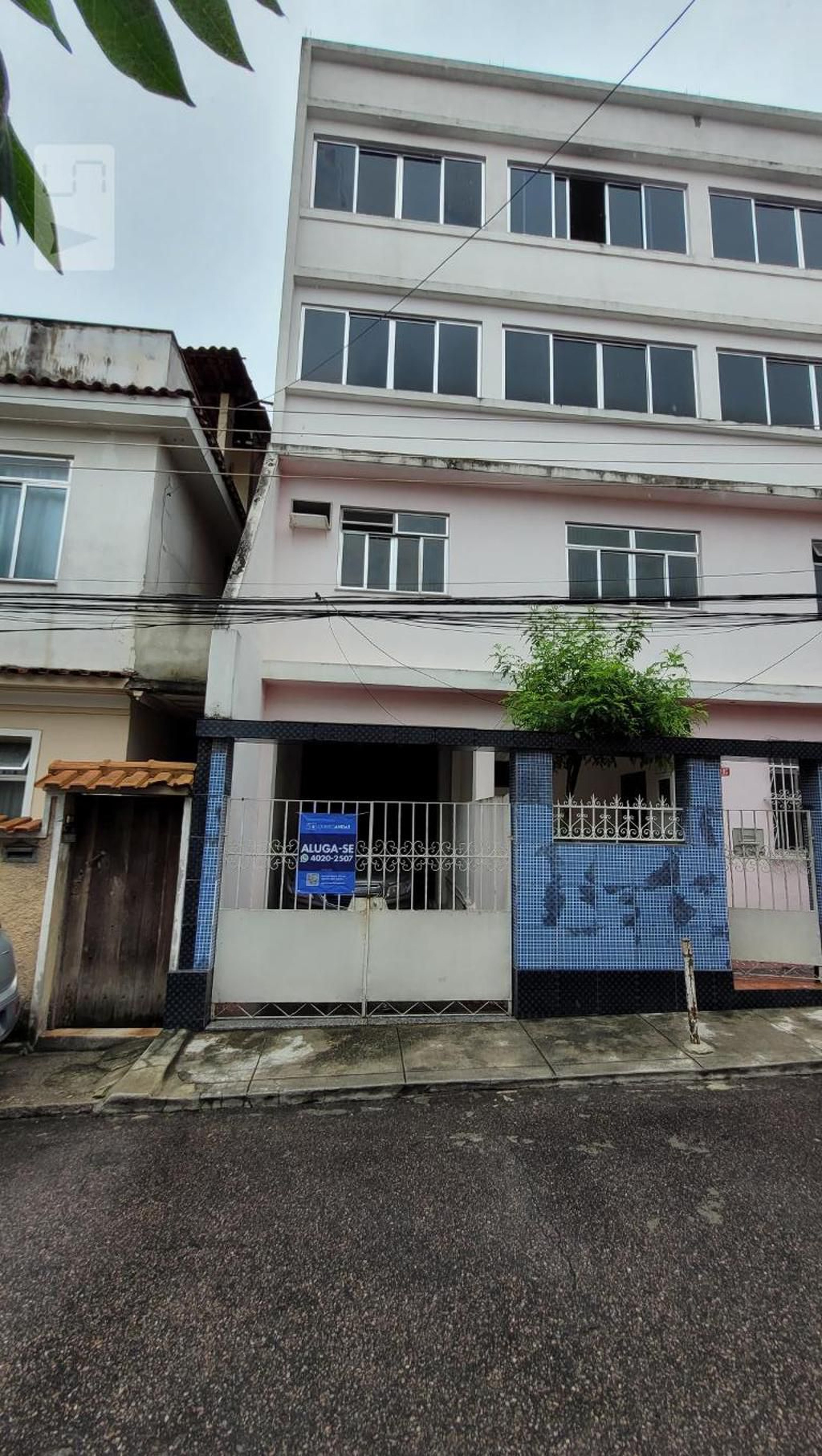 Fachada Condomínio em Rua Floriano de Lemos, 105