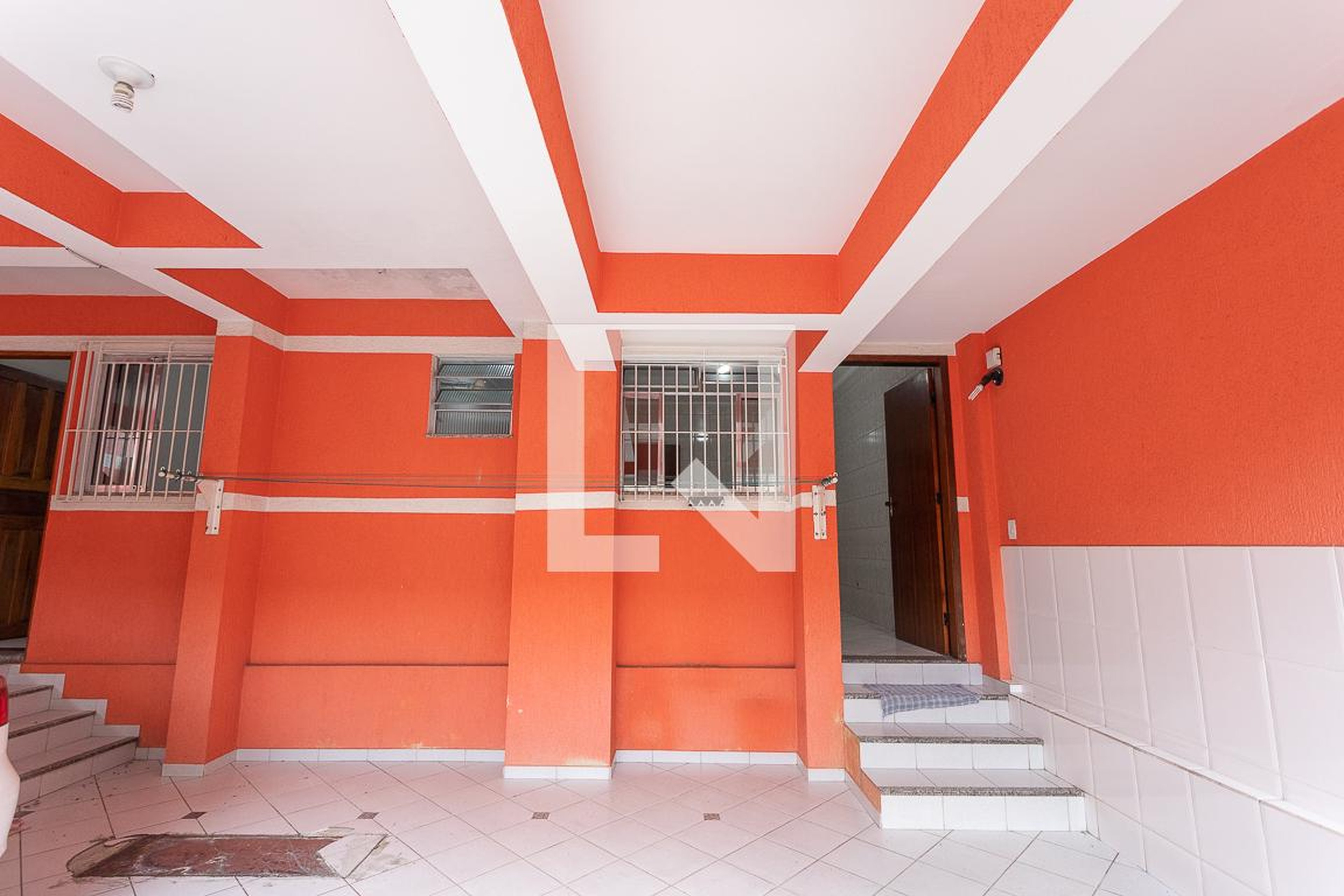 Entrada Condomínio em Rua Tuiuti, 126