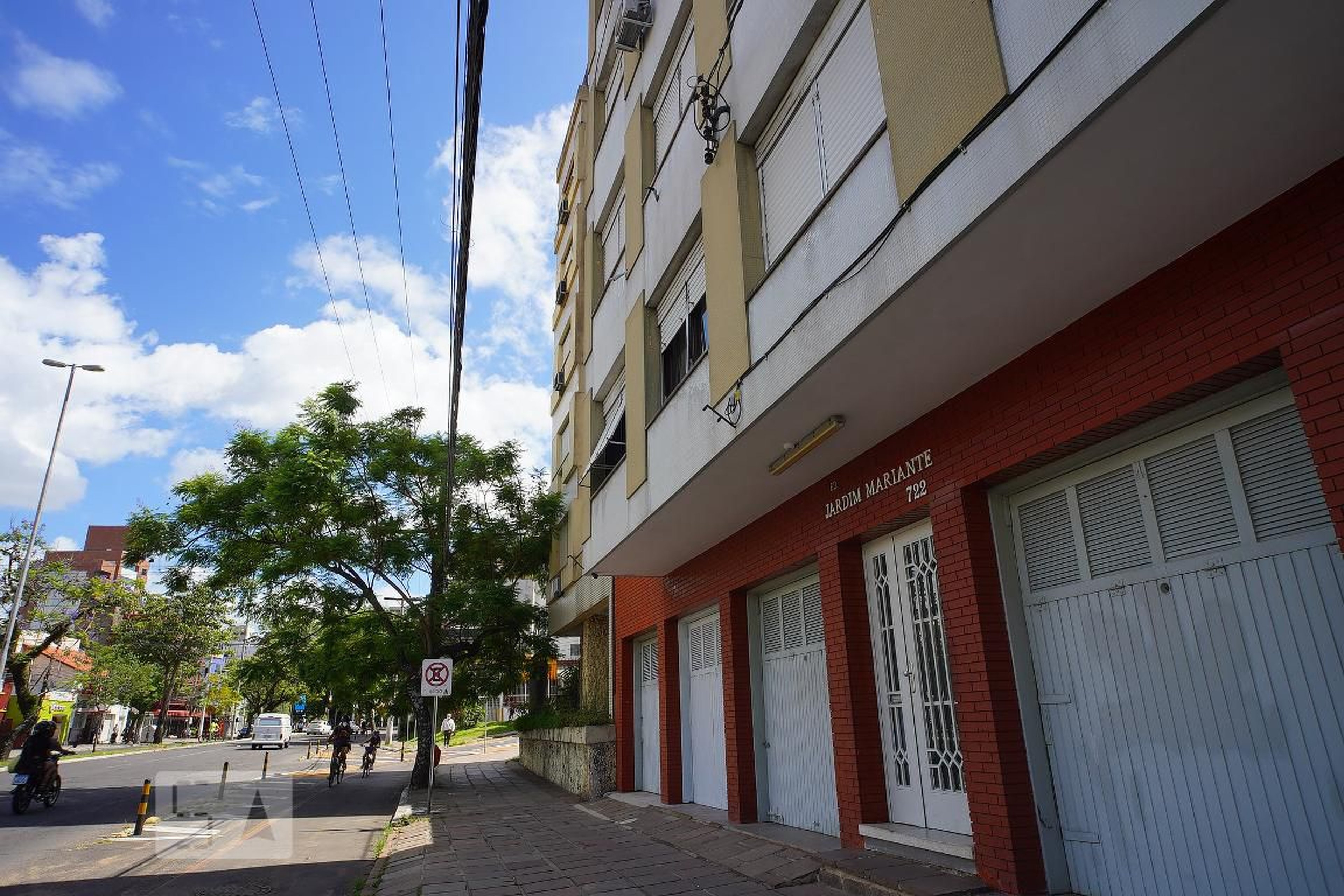 Fachada do Condomínio Condomínio em Rua Mariante, 722