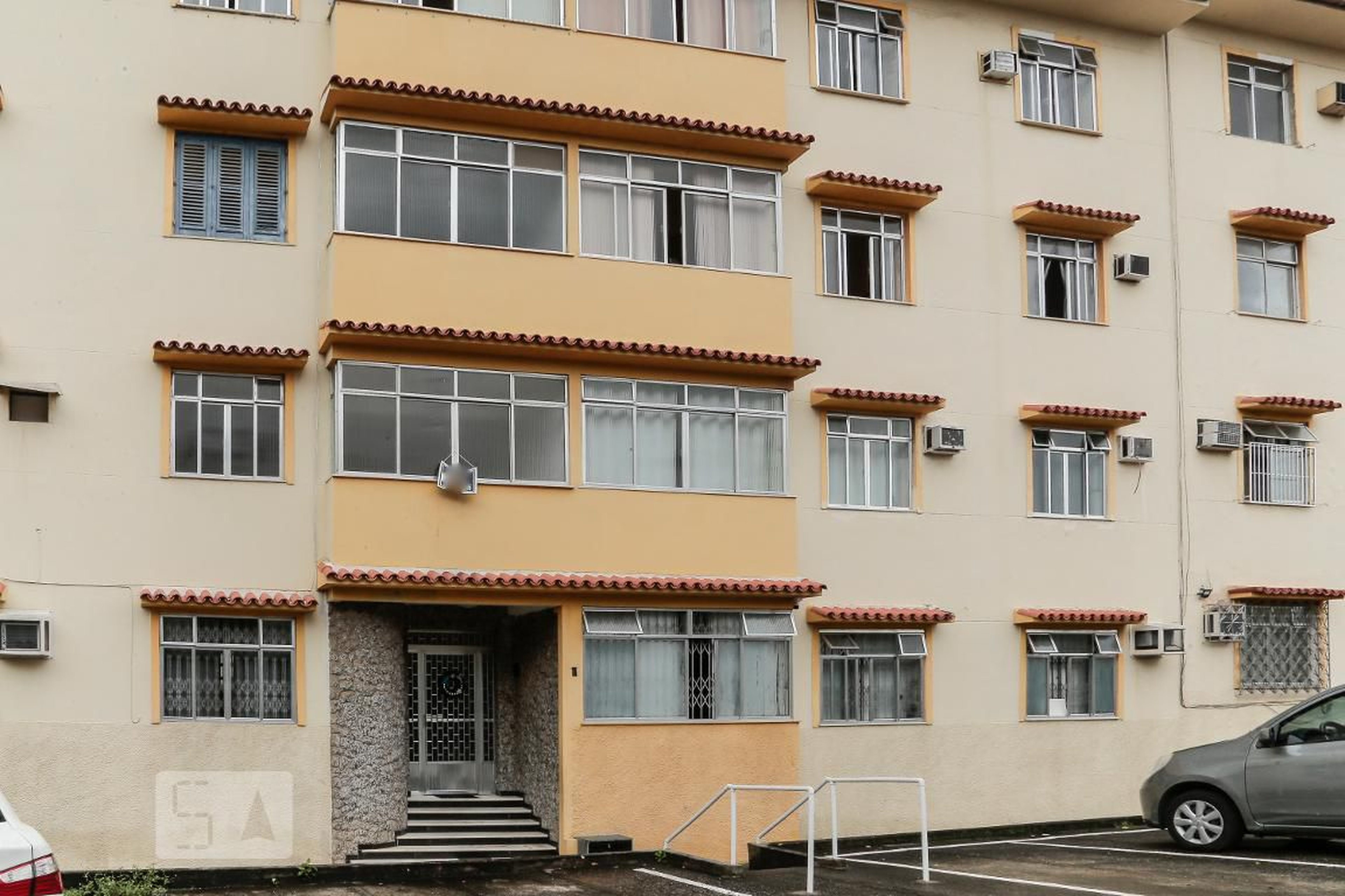 Fachada Condomínio em Rua Sisley, 24