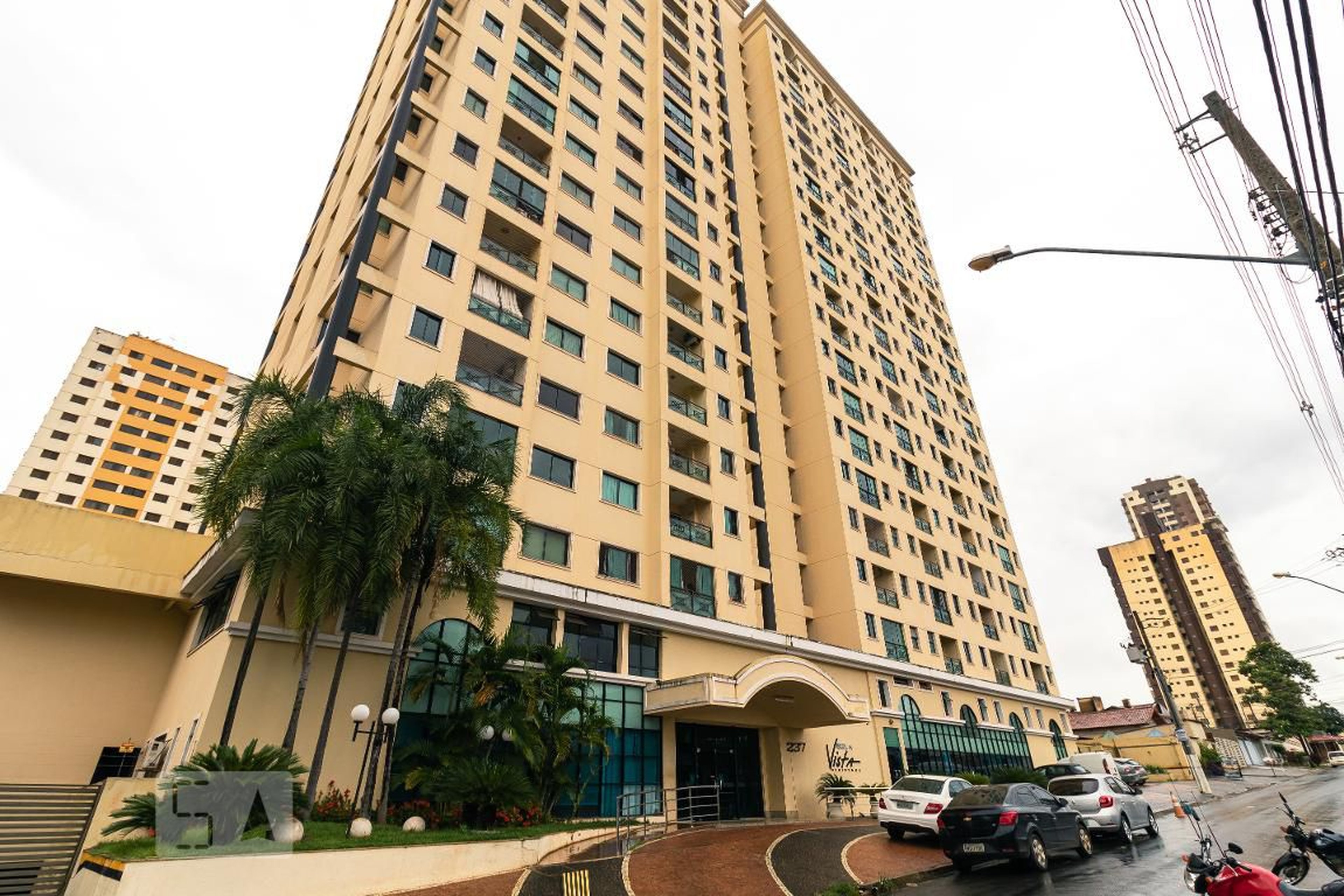 Fachada do Condomínio Condomínio em Rua S 4, 237