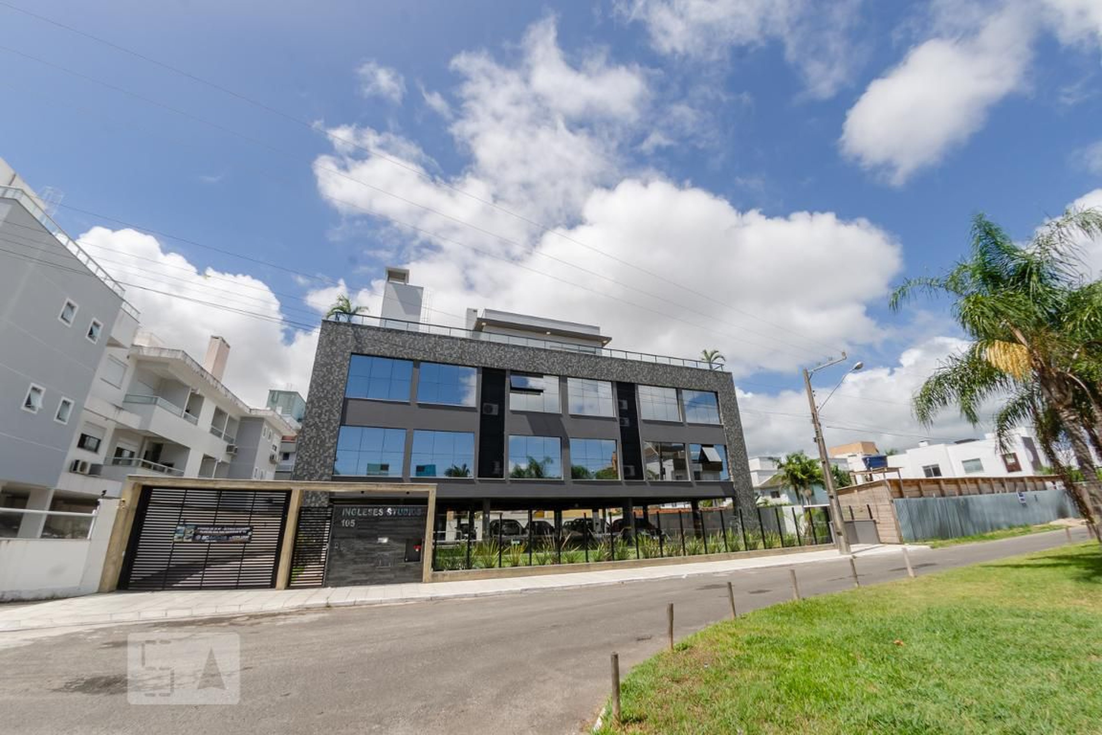 Fachada Condomínio Ingleses Studios Residence