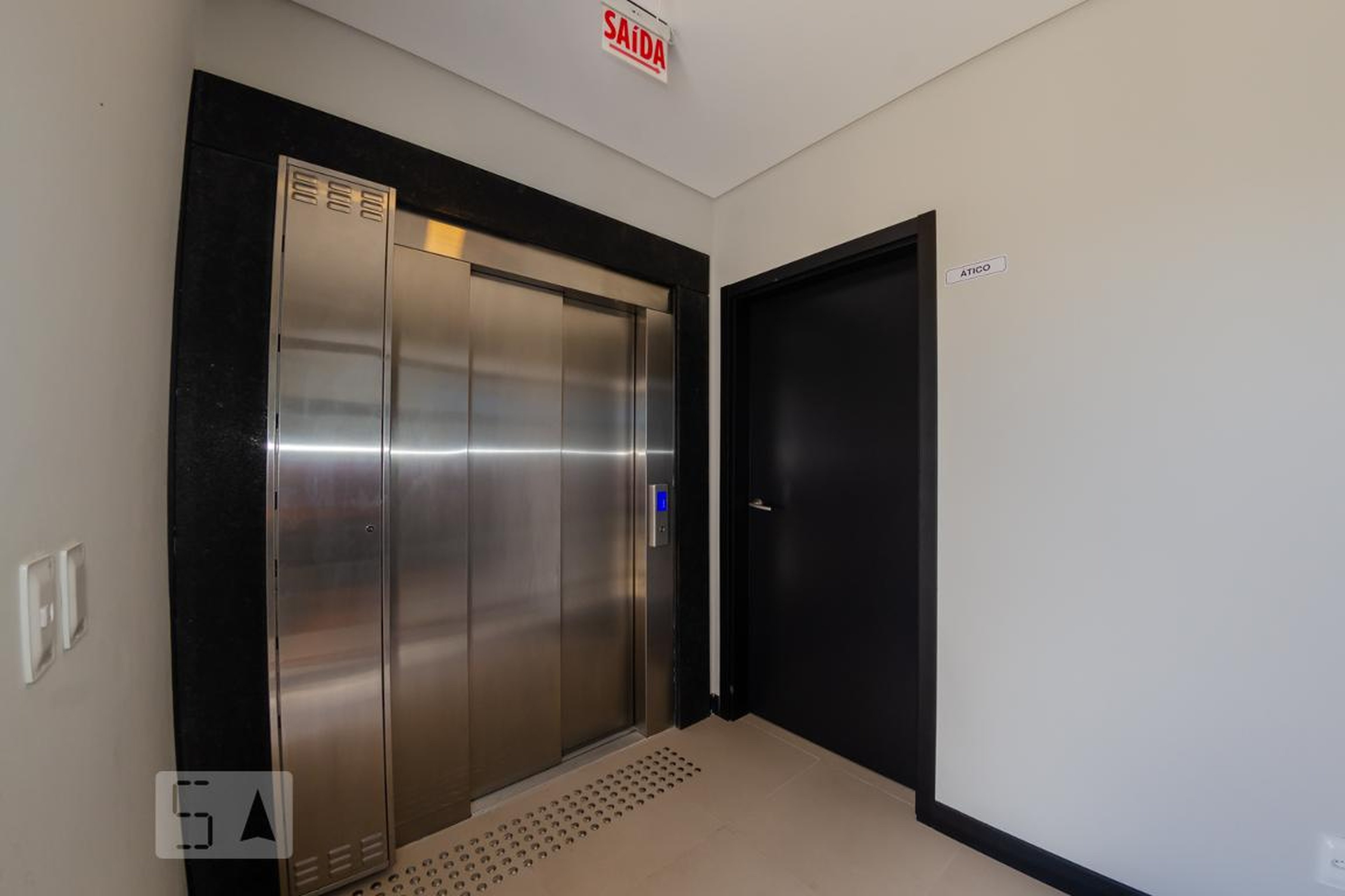 Elevador - Ingleses Studios Residence