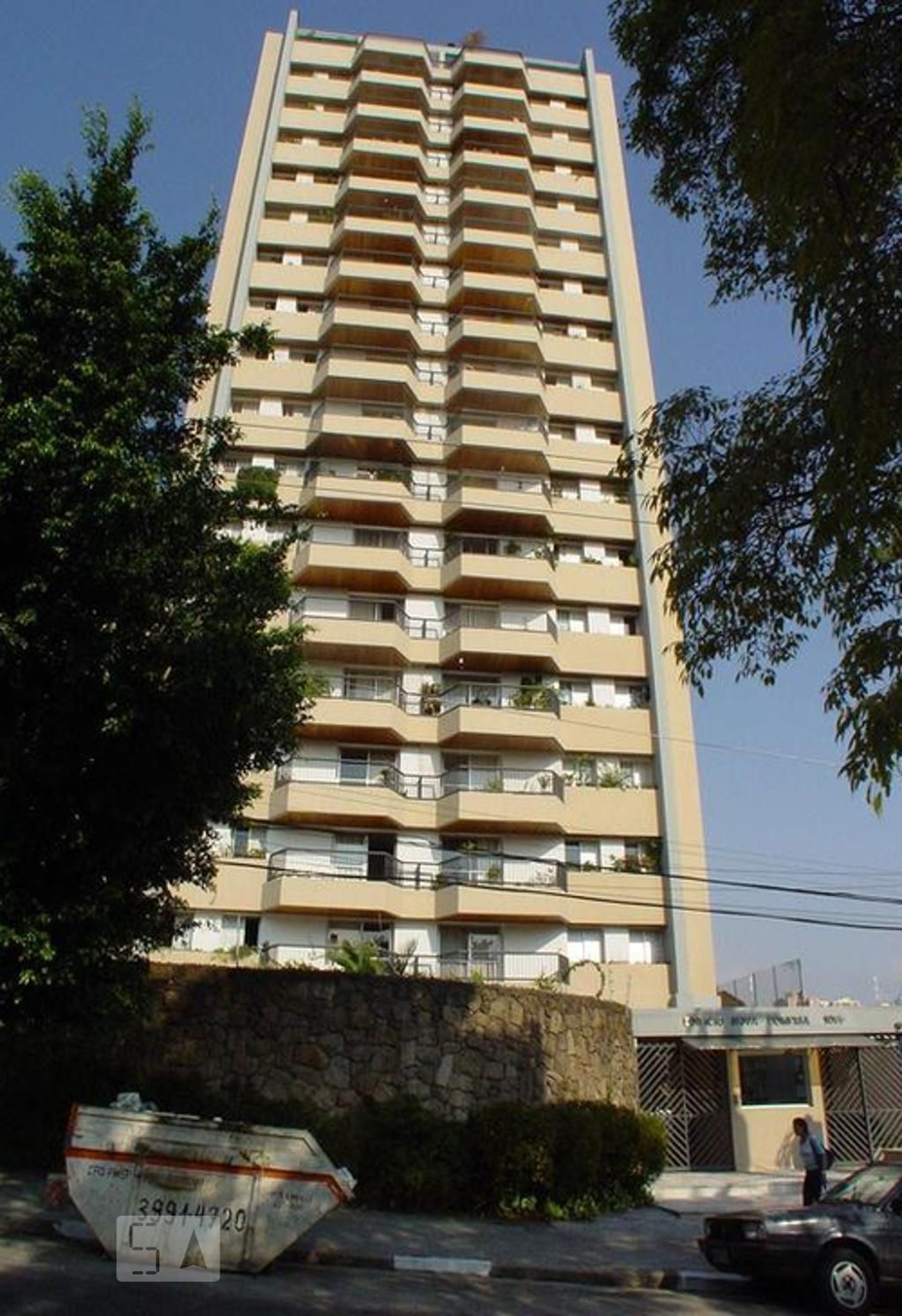 Fachada Condomínio em Rua Doutor Miranda de Azevedo, 900