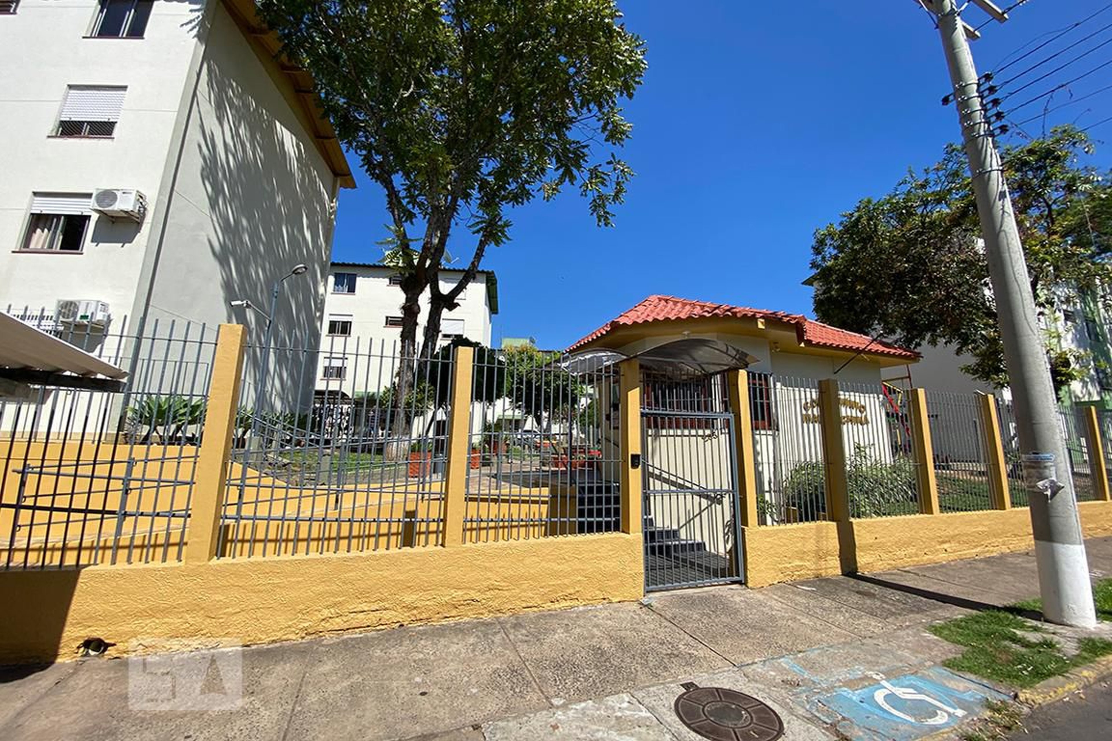 Fachada do Condomínio Condomínio em Rua Eduardo da Silva Prado, 22